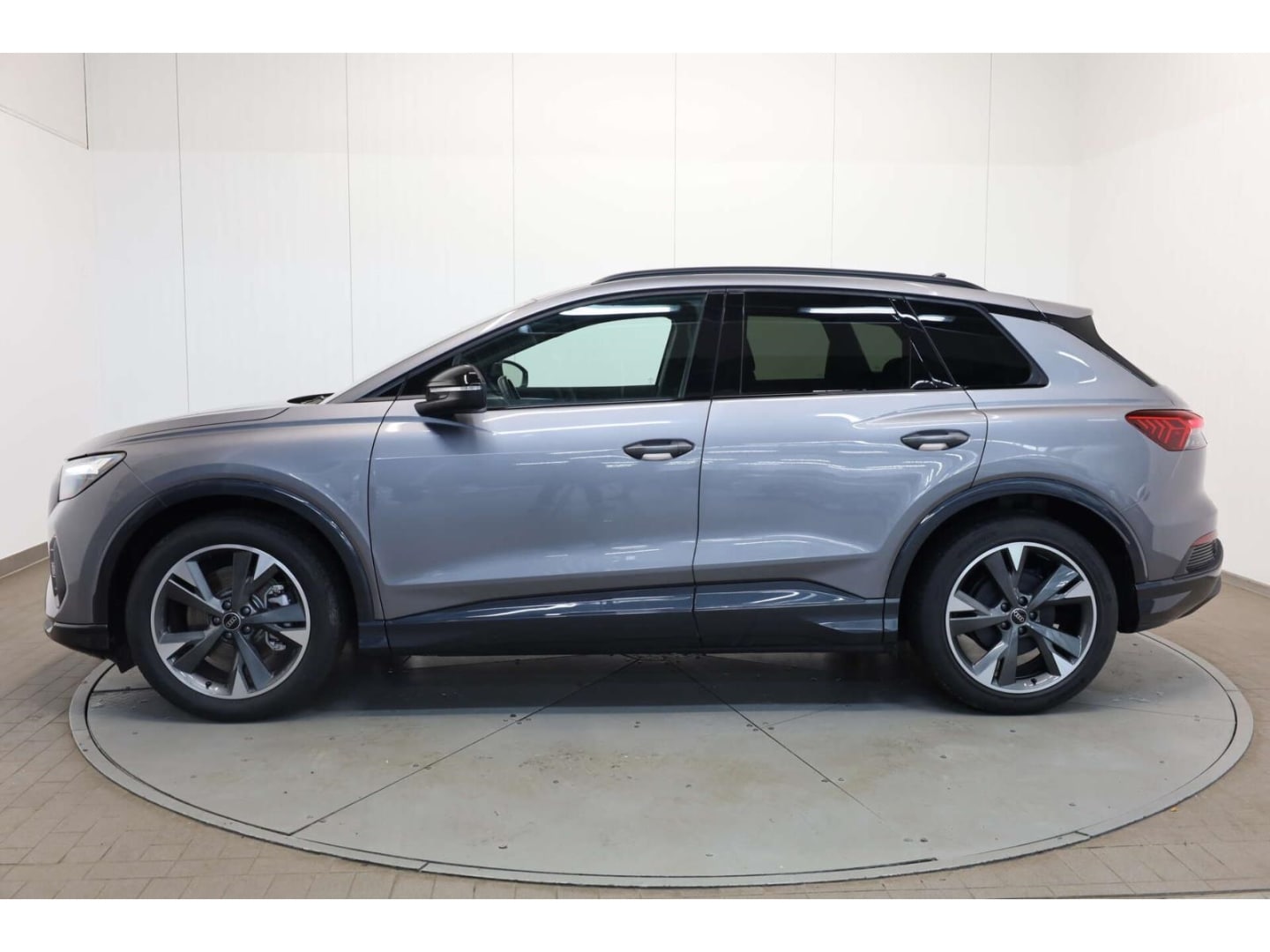 Bild über Audi Q4 e-tron 45 e-tron - für weitere Informationen kontaktieren Sie den Audi Partner