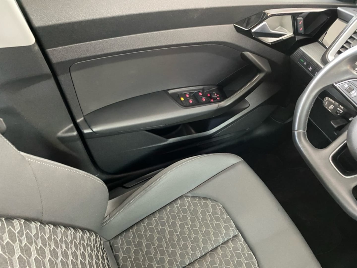 Bild über Audi A1 allstreet 35 TFSI S tronic - für weitere Informationen kontaktieren Sie den Audi Partner