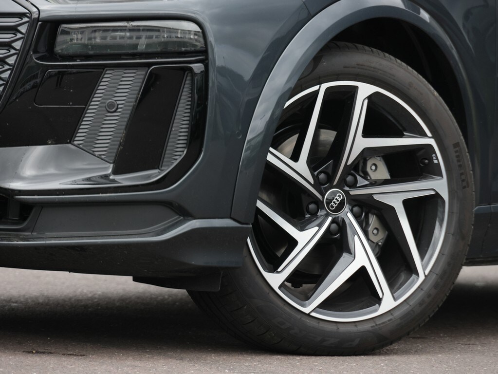 Image about Audi Q6 SUV e-tron e-tron quattro