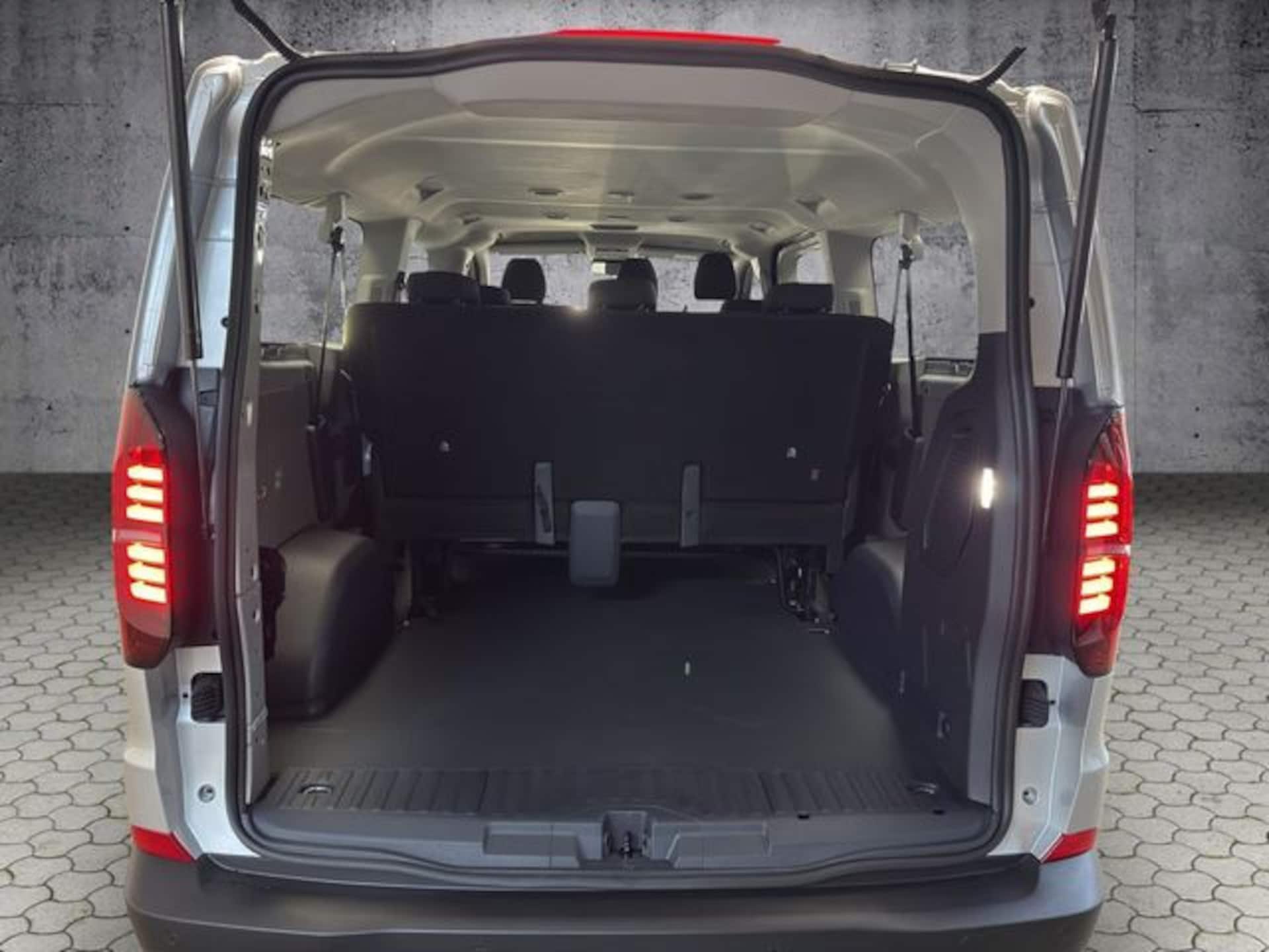 Volkswagen Transporter Kombi langer Radstand