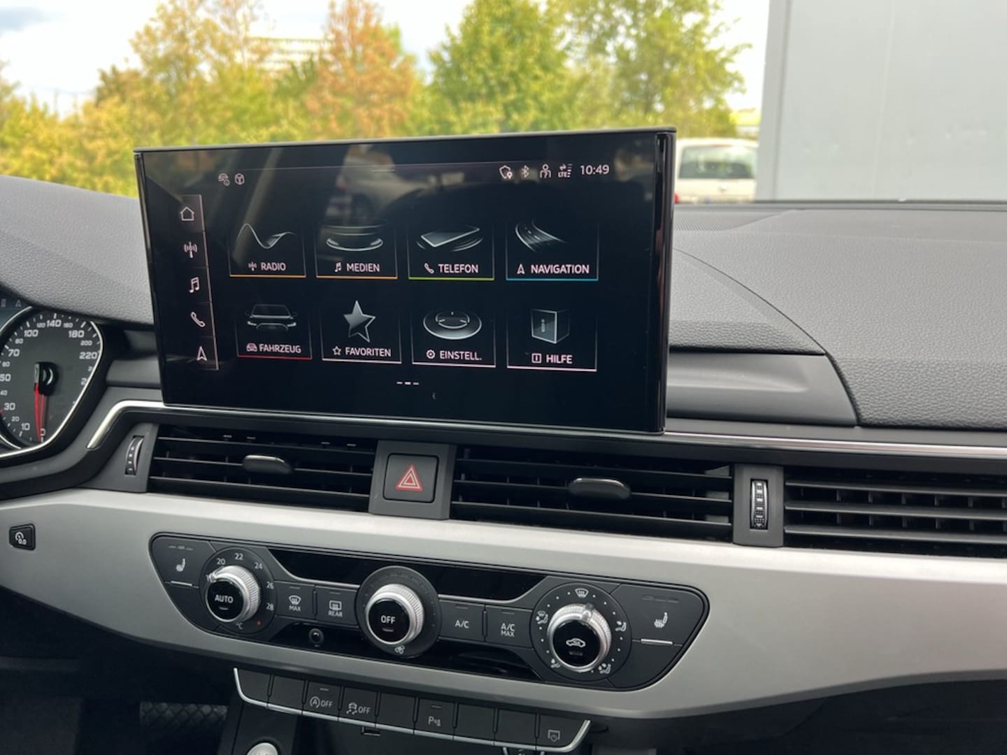 Bild über Audi A4 Avant 30 TDI S tronic - für weitere Informationen kontaktieren Sie den Audi Partner