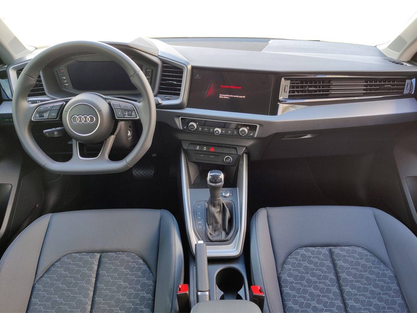 Bild über Audi A1 Sportback advanced 30 TFSI S tronic - für weitere Informationen kontaktieren Sie den Audi Partner