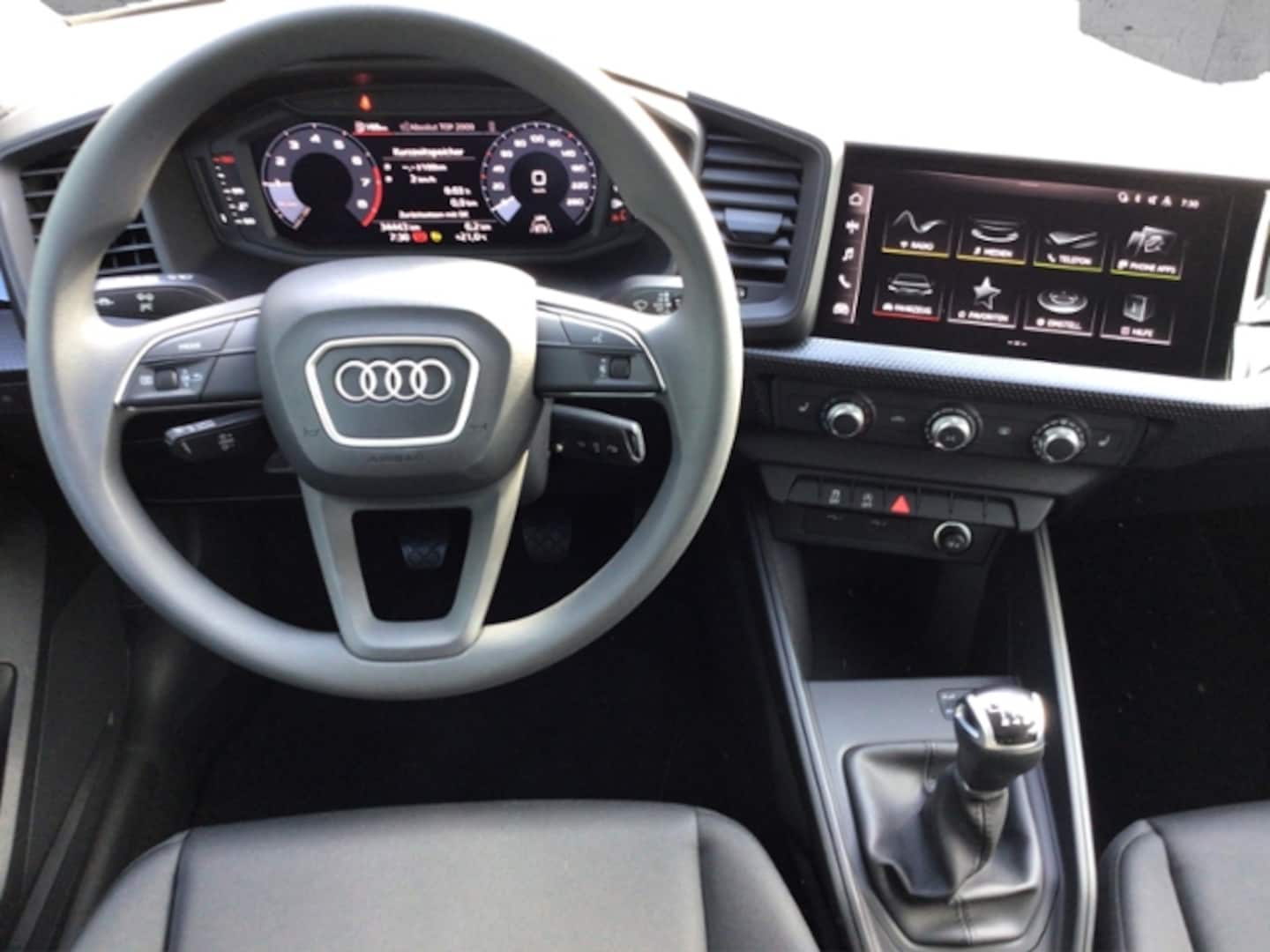 Bild über Audi A1 Sportback 30 TFSI Schaltgetriebe - für weitere Informationen kontaktieren Sie den Audi Partner