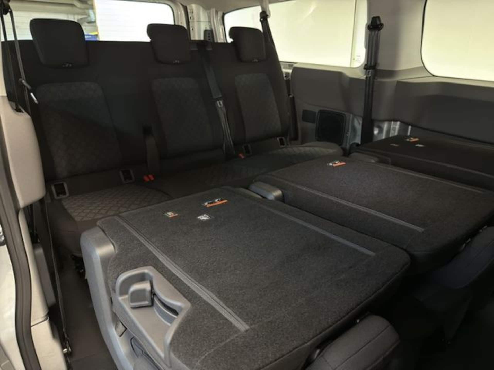 Volkswagen Transporter Kombi langer Radstand