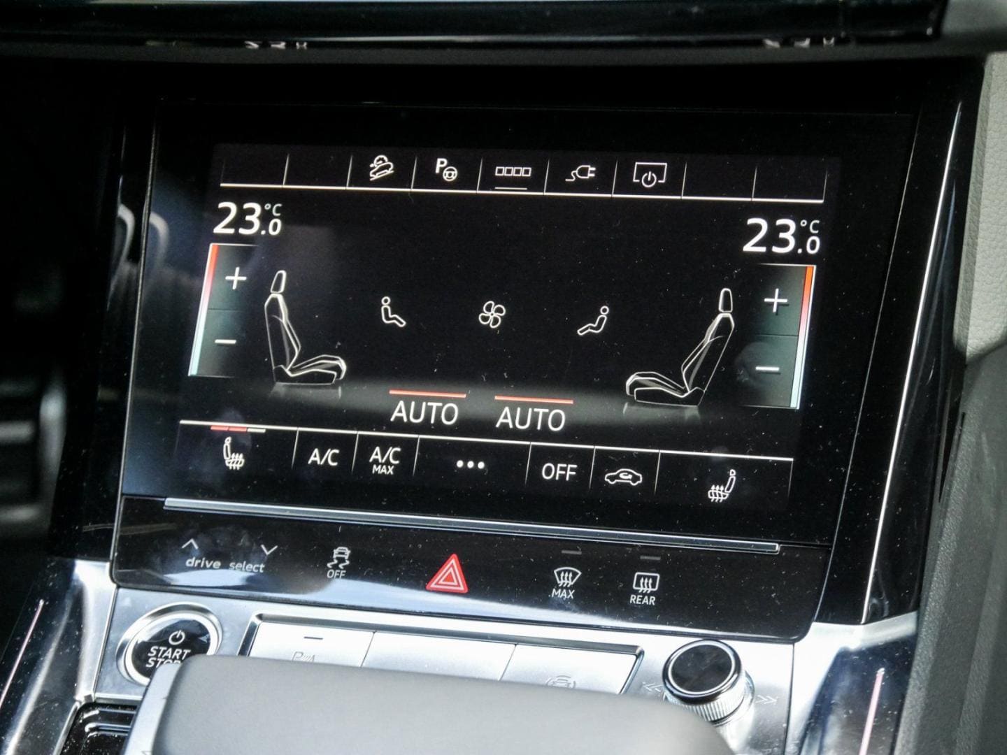 Bild über Audi Q8 e-tron S line 50 e-tron quattro - für weitere Informationen kontaktieren Sie den Audi Partner