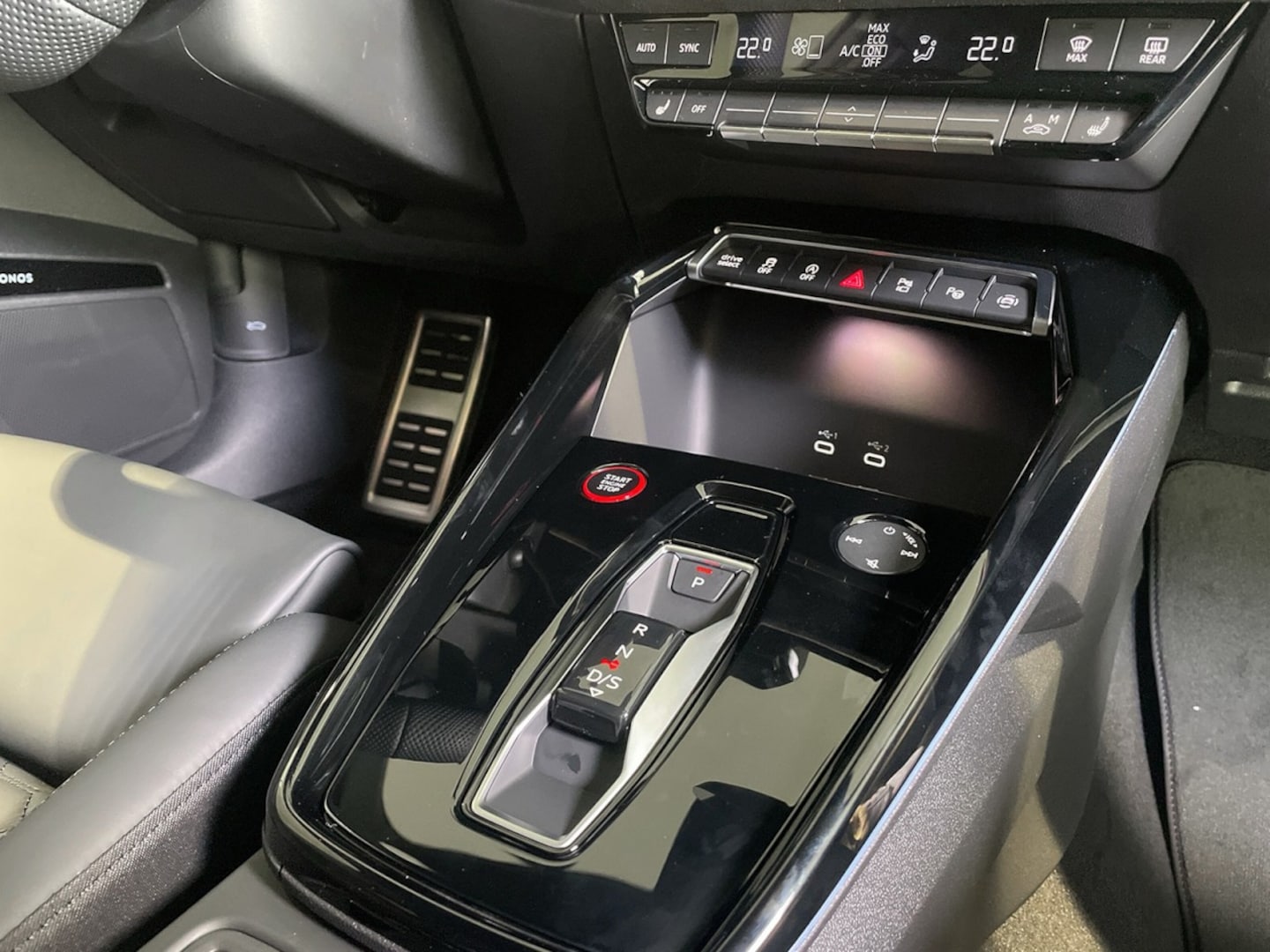 Bild über Audi RS 3 Limousine TFSI quattro 294 kW S tronic - für weitere Informationen kontaktieren Sie den Audi Partner