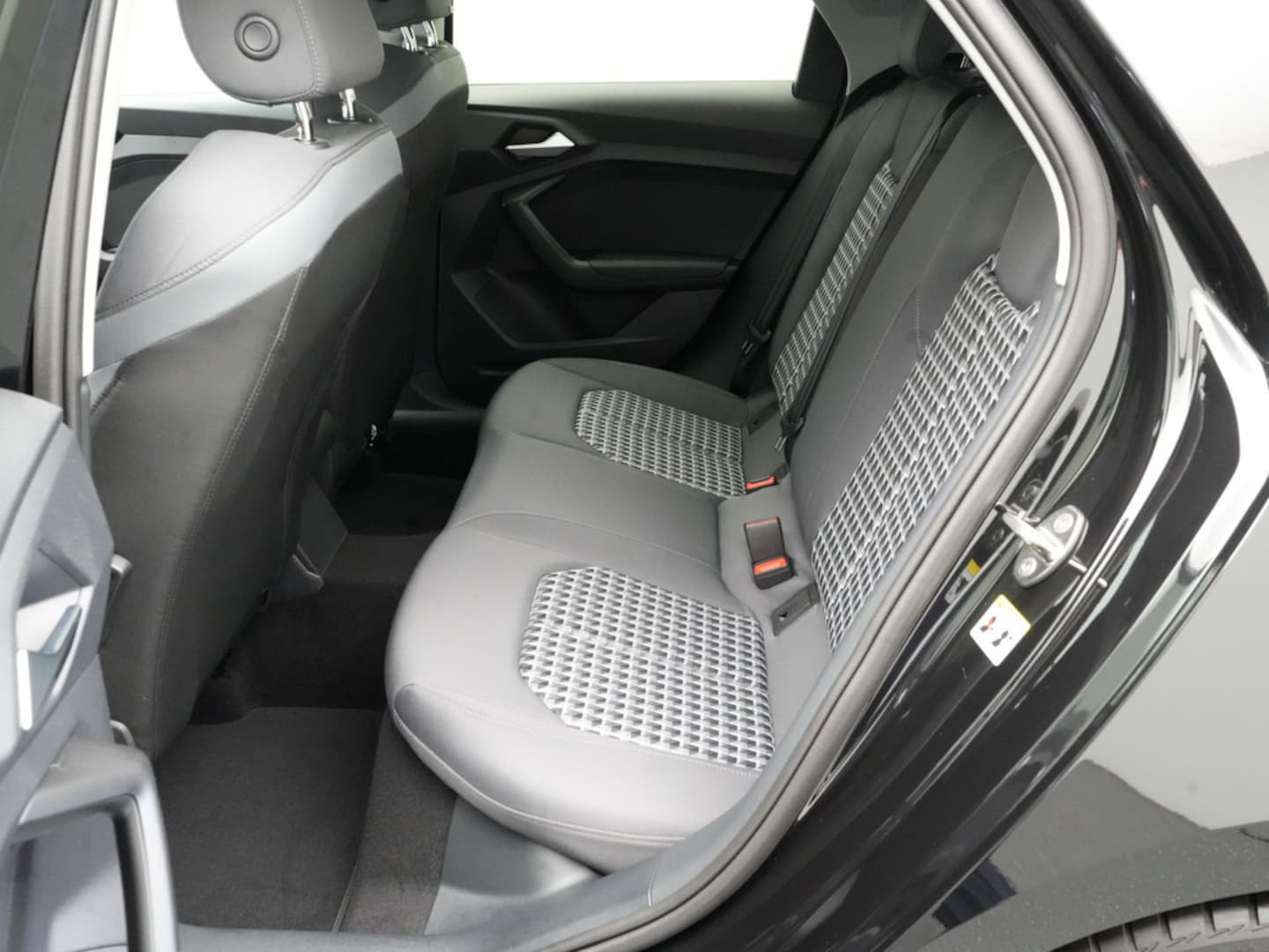 Bild über Audi A1 Sportback S line 35 TFSI S tronic - für weitere Informationen kontaktieren Sie den Audi Partner