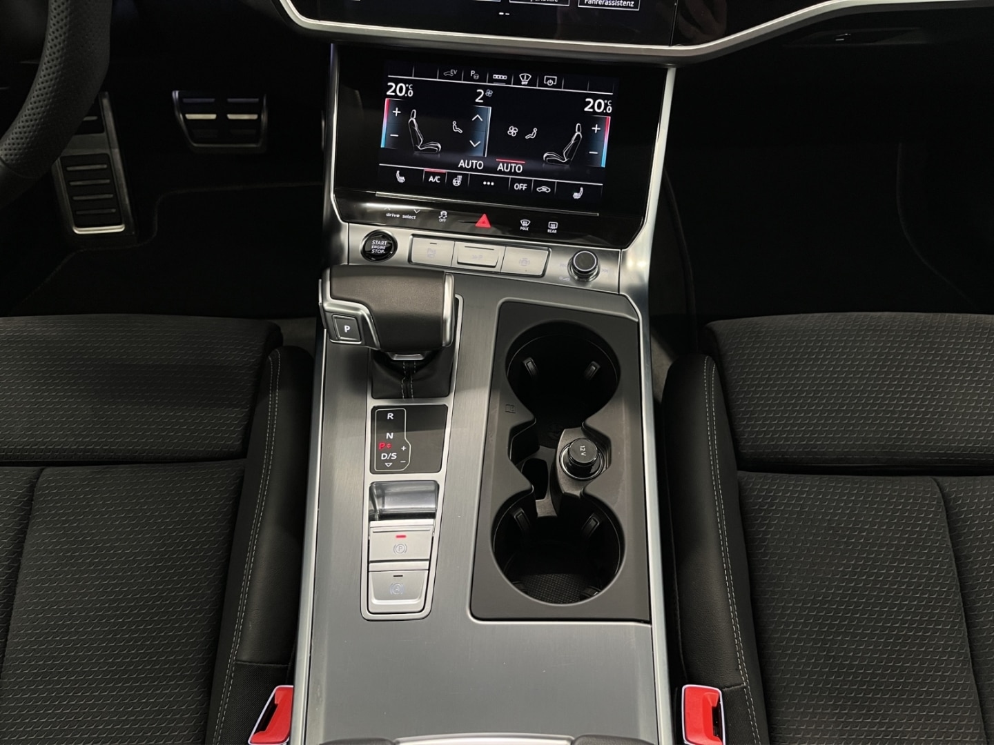 Bild über Audi A6 Avant TFSI e S line 55 TFSI e quattro S tronic - für weitere Informationen kontaktieren Sie den Audi Partner