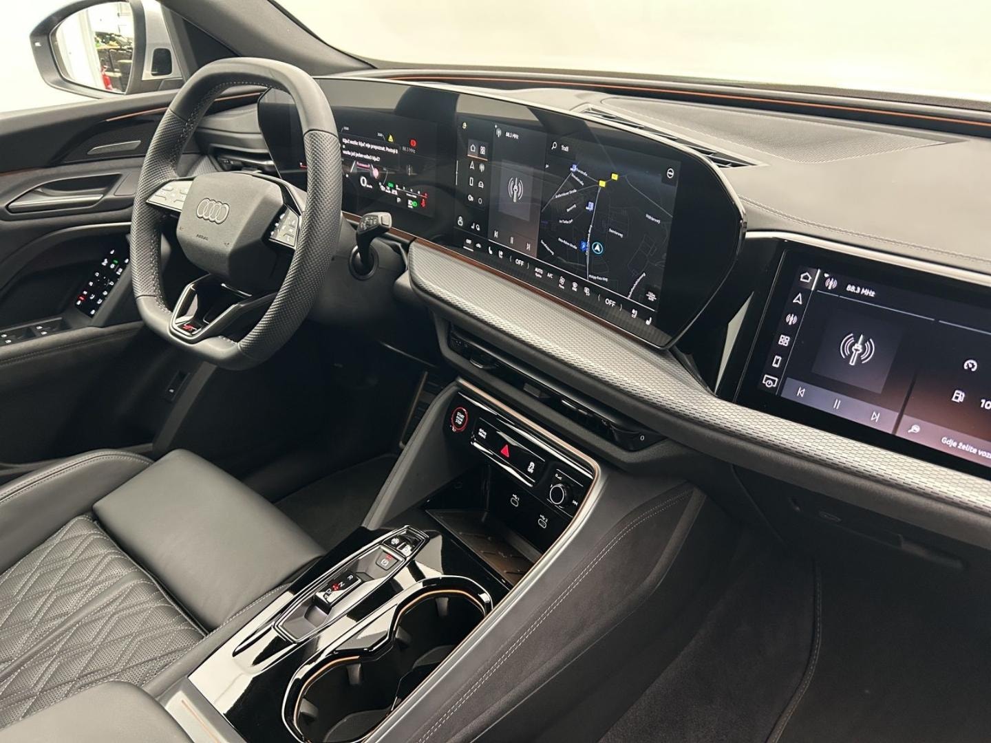 Bild über Audi SQ5 SUV TFSI 270 kW S tronic - für weitere Informationen kontaktieren Sie den Audi Partner