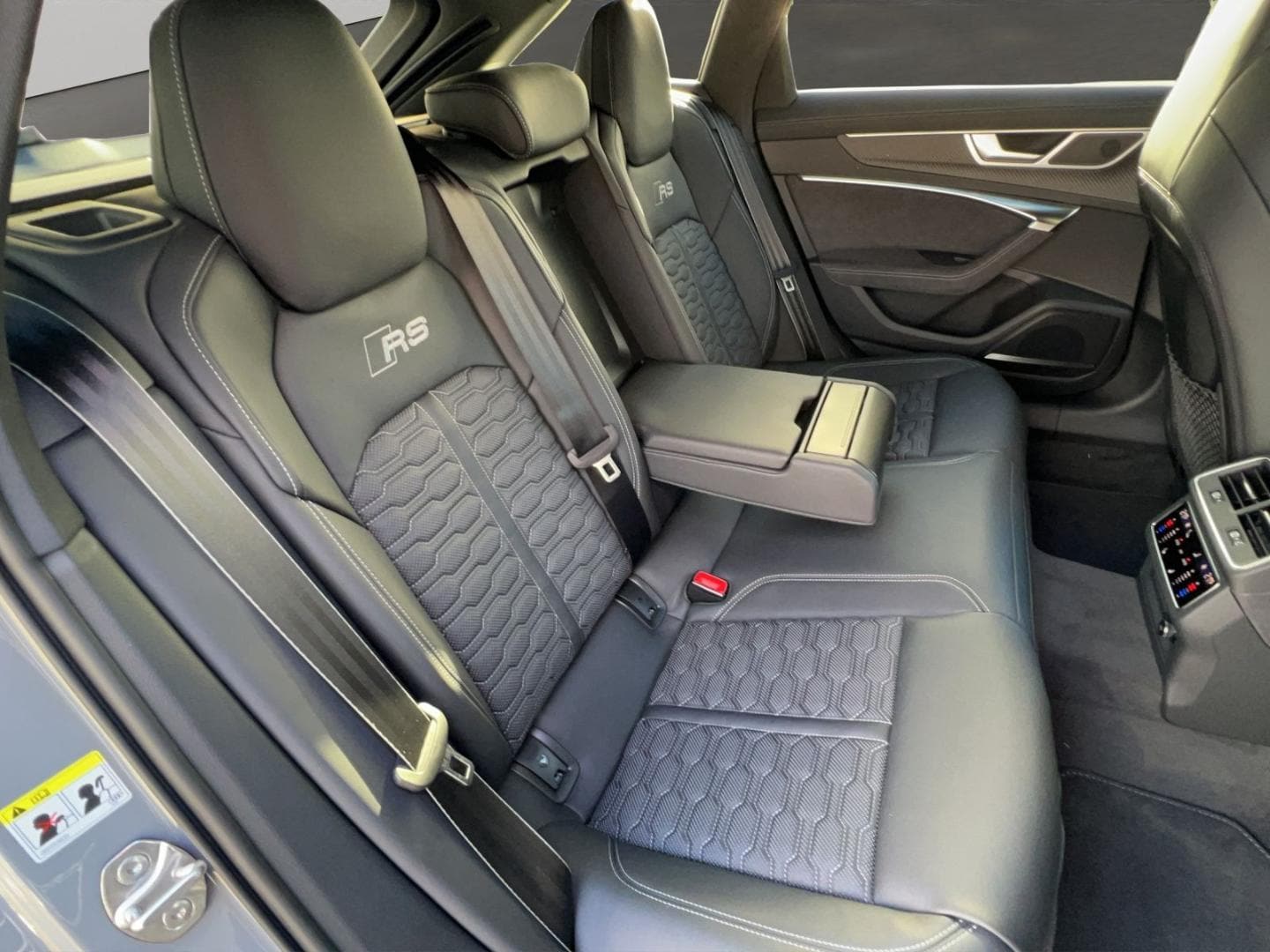Bild über Audi RS 6 Avant performance quattro tiptronic - für weitere Informationen kontaktieren Sie den Audi Partner