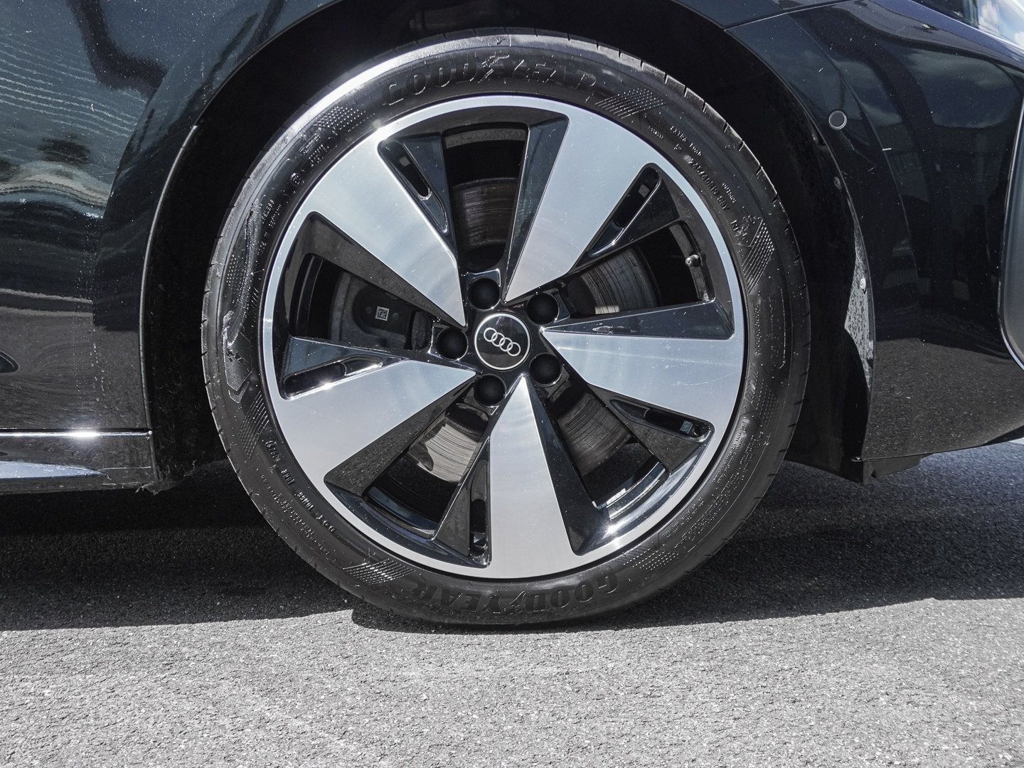 Bild über Audi A5 Avant e-hybrid e-hybrid quattro 220 kW S tronic - für weitere Informationen kontaktieren Sie den Audi Partner