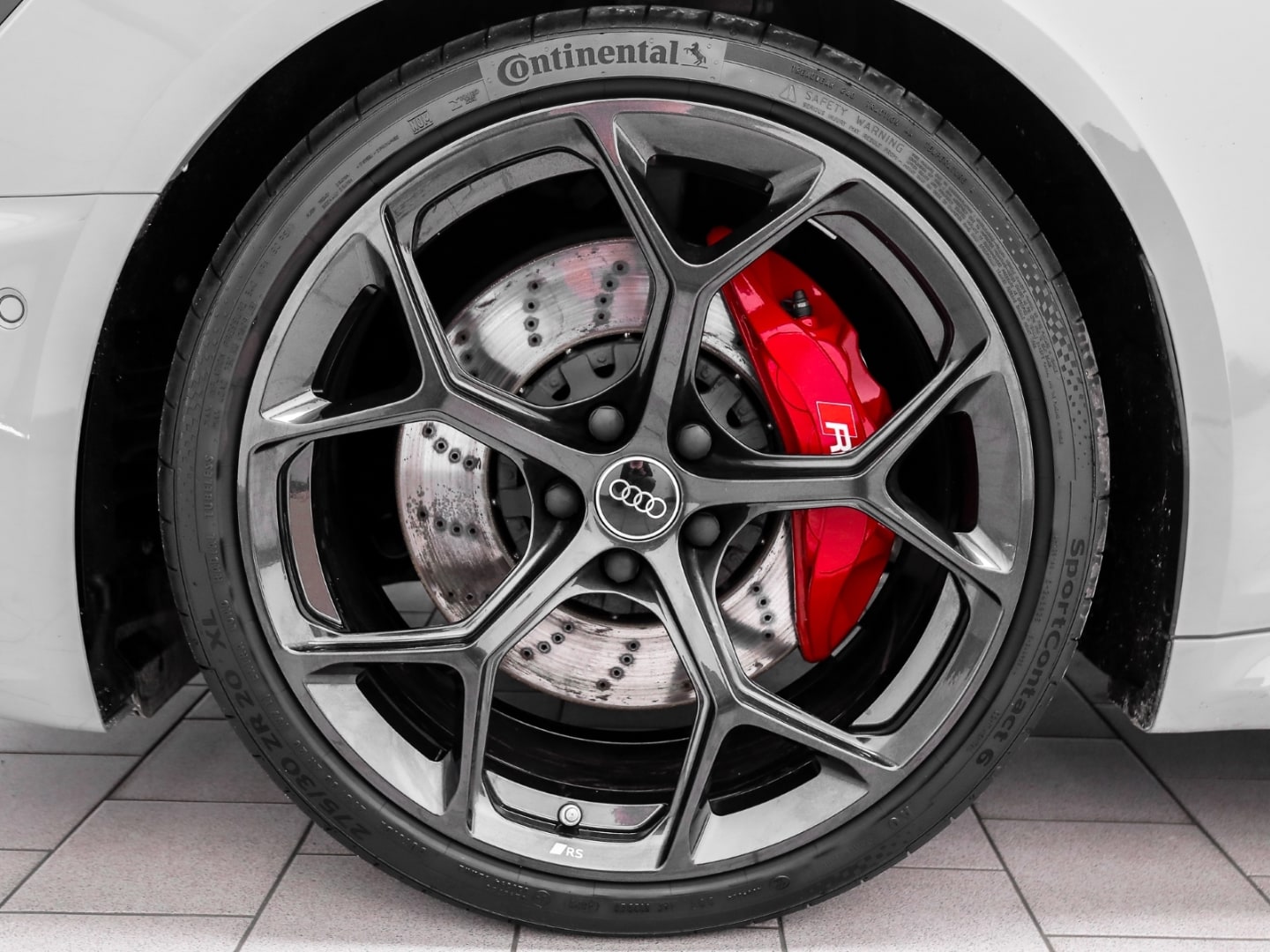 Bild über Audi RS 4 Avant TFSI quattro tiptronic - für weitere Informationen kontaktieren Sie den Audi Partner