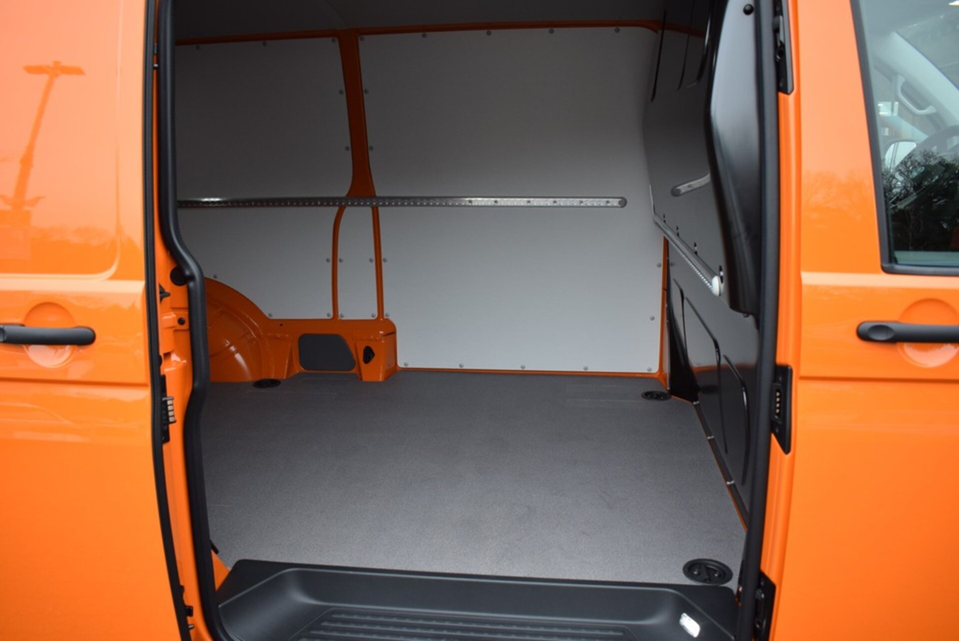 Volkswagen T6.1 Transporter Kasten langer Radstand