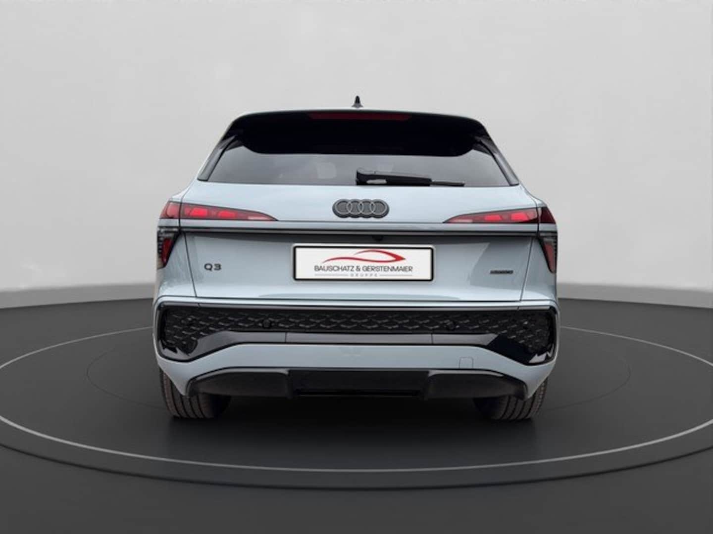 Bild über Audi Q3 SUV TFSI quattro 195 kW S tronic - für weitere Informationen kontaktieren Sie den Audi Partner