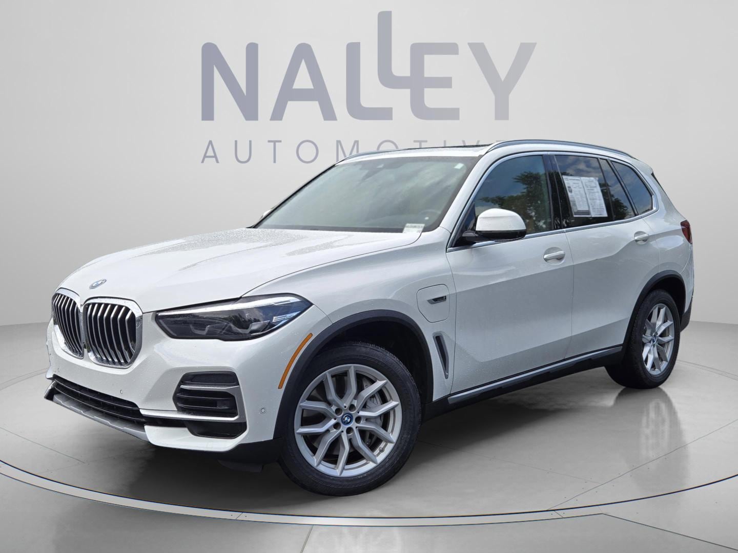 2022 BMW X5 xDrive45e's photo