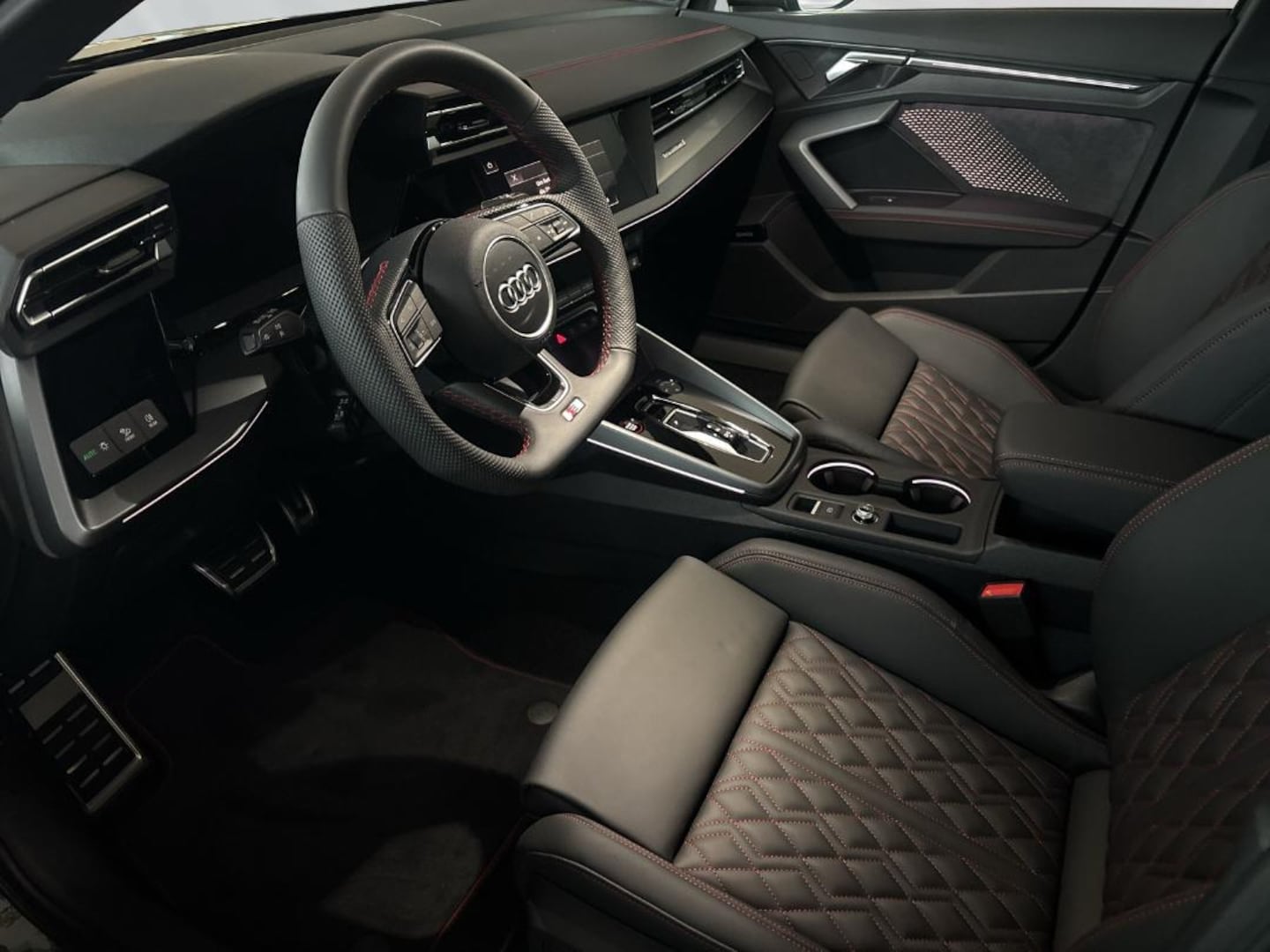 Bild über Audi S3 Sportback TFSI quattro S tronic - für weitere Informationen kontaktieren Sie den Audi Partner