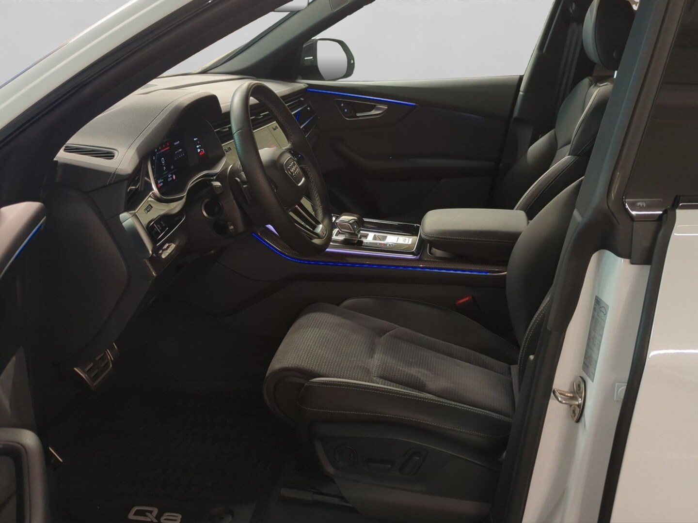 Bild über Audi Q8 competition plus 50 TDI quattro tiptronic - für weitere Informationen kontaktieren Sie den Audi Partner