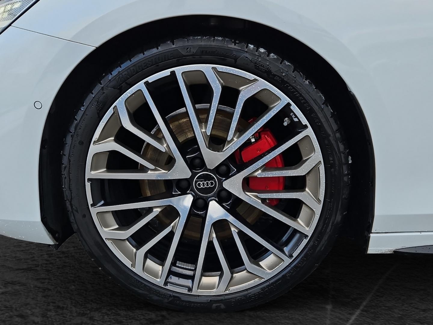 Bild über Audi A6 Avant TFSI quattro 270 kW S tronic - für weitere Informationen kontaktieren Sie den Audi Partner