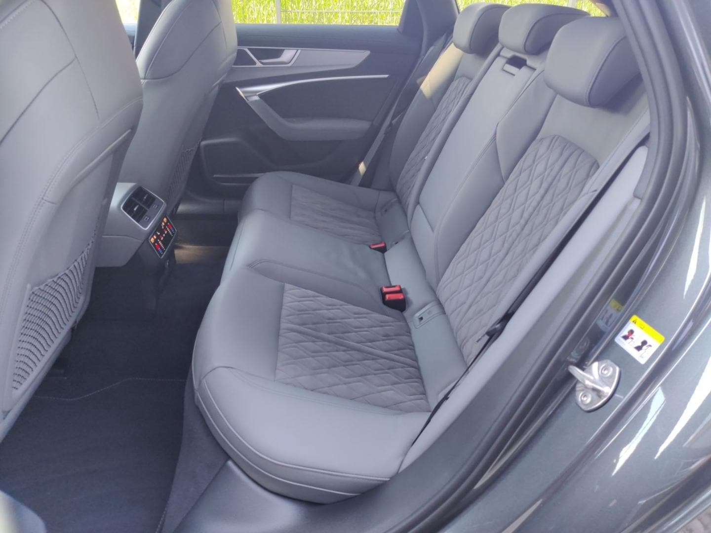 Bild über Audi S6 Avant TDI quattro tiptronic - für weitere Informationen kontaktieren Sie den Audi Partner