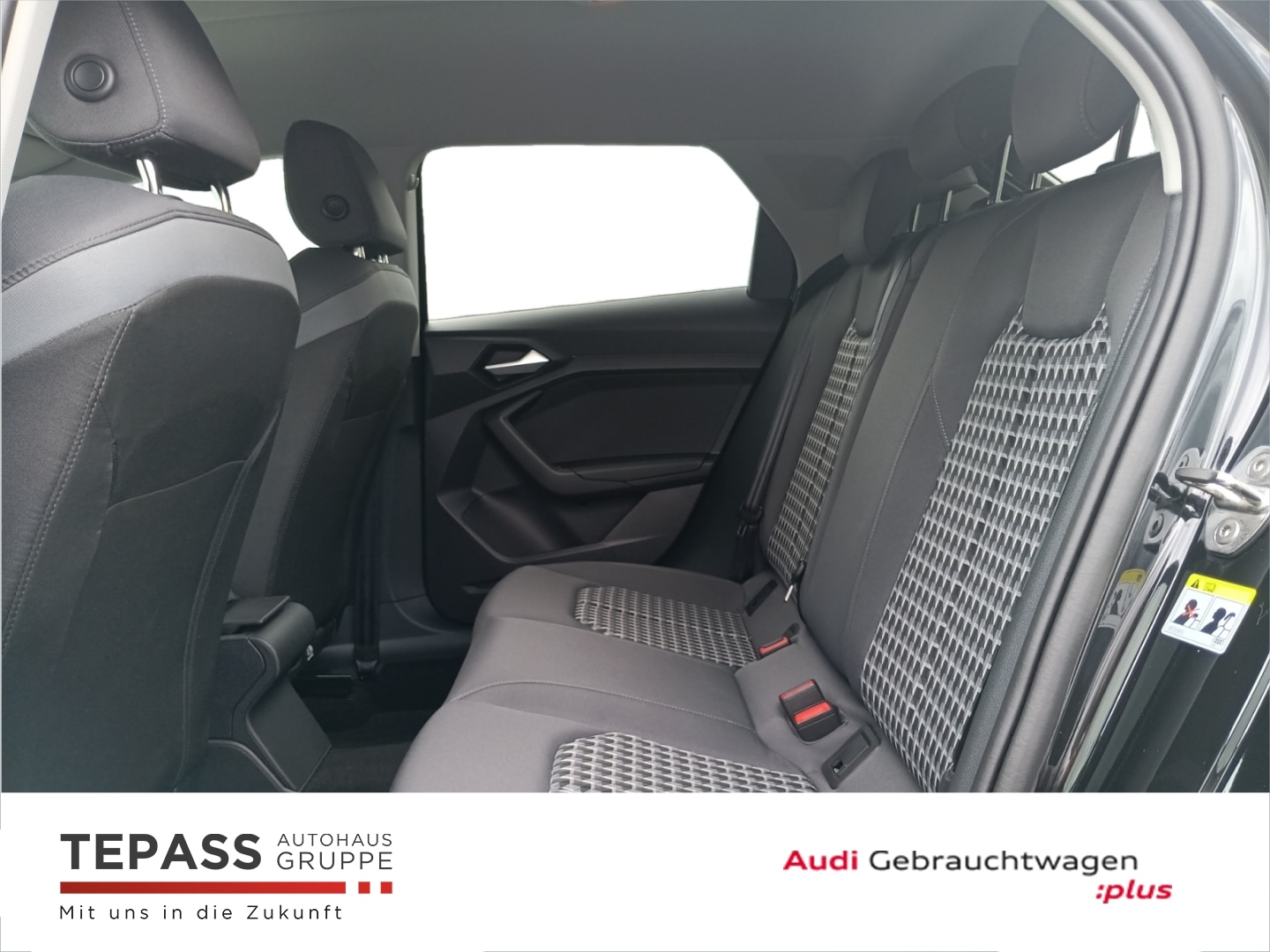 Bild über Audi A1 Sportback S line 30 TFSI S tronic - für weitere Informationen kontaktieren Sie den Audi Partner
