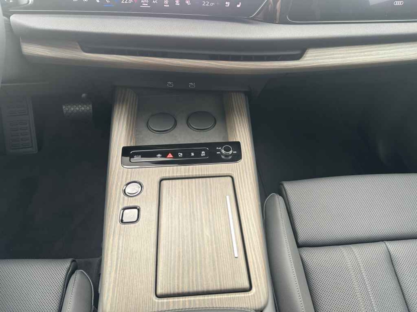 Bild über Audi Q7 SUV TDI quattro 180 kW tiptronic - für weitere Informationen kontaktieren Sie den Audi Partner