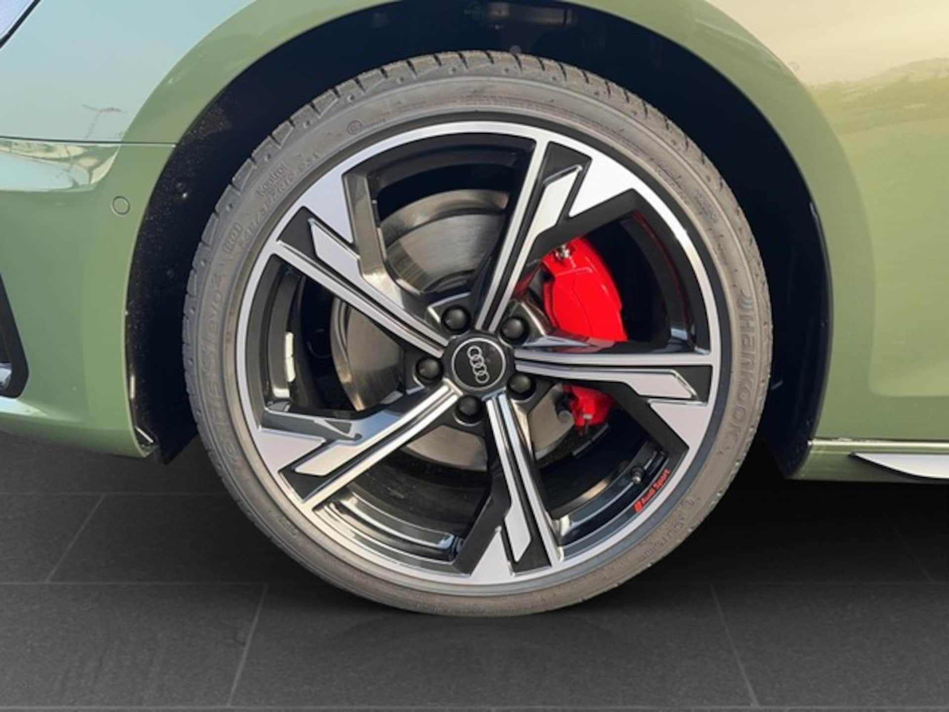 Audi A4 Avant S line