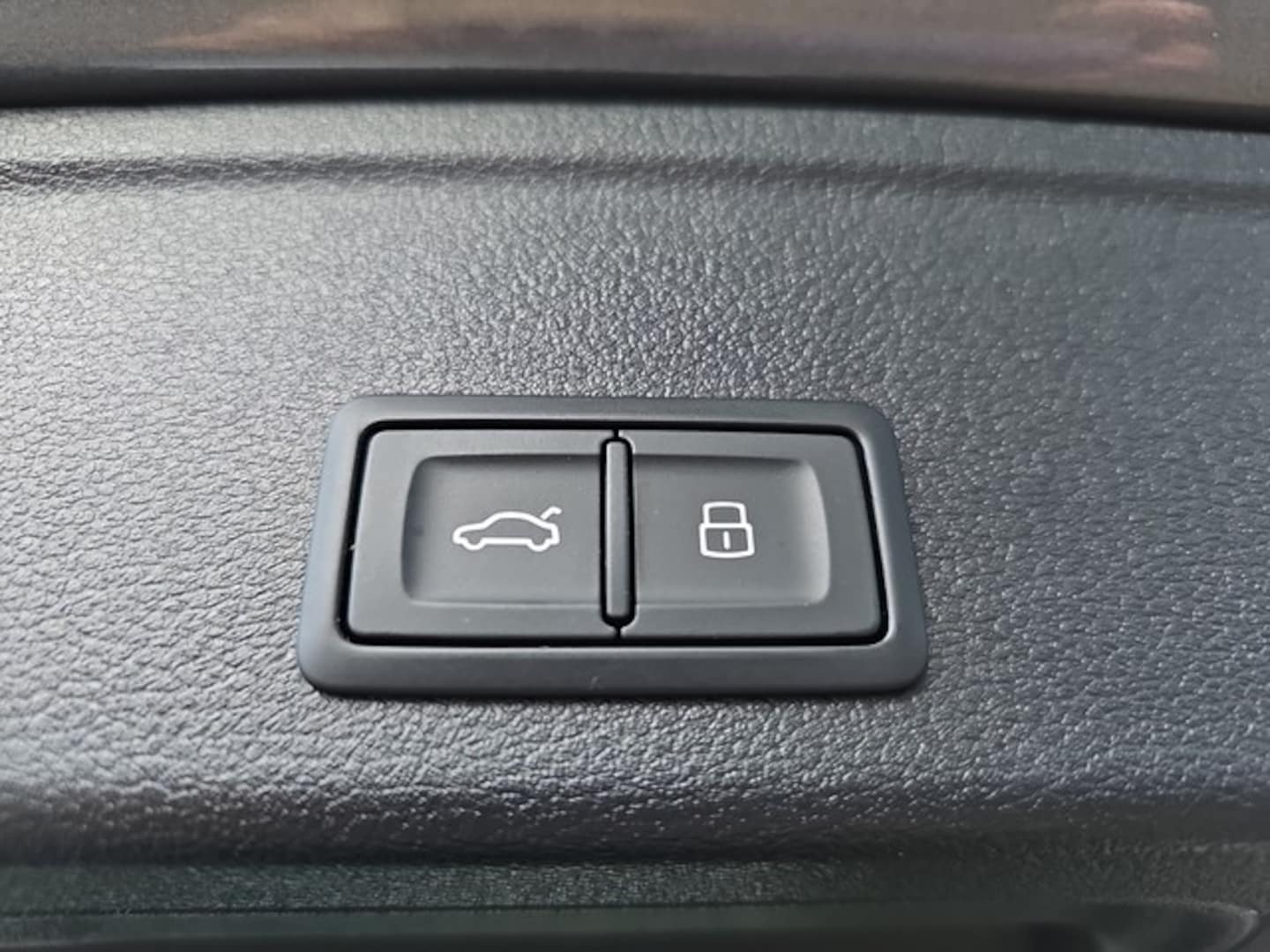 Bild über Audi A4 Avant S line 40 TFSI S tronic - für weitere Informationen kontaktieren Sie den Audi Partner