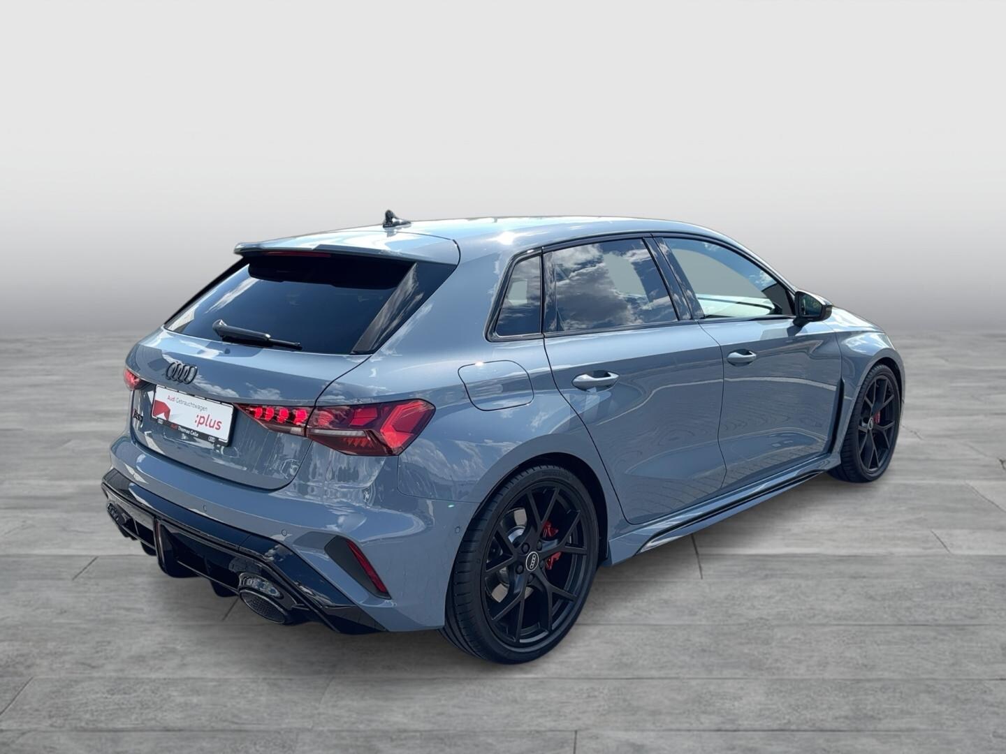 Bild über Audi RS 3 Sportback TFSI quattro S tronic - für weitere Informationen kontaktieren Sie den Audi Partner