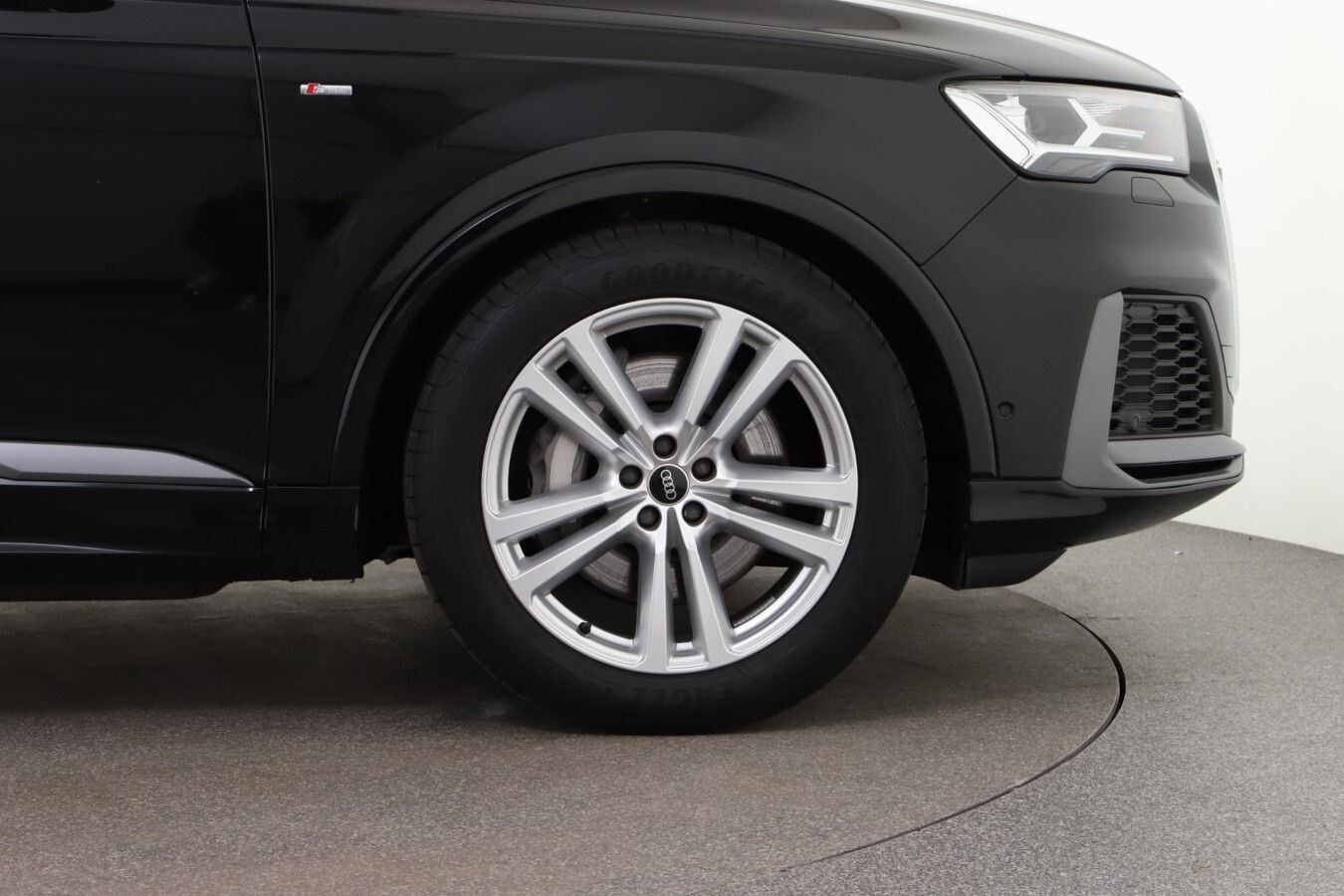Image about Audi Q7 55 TFSI quattro tiptronic