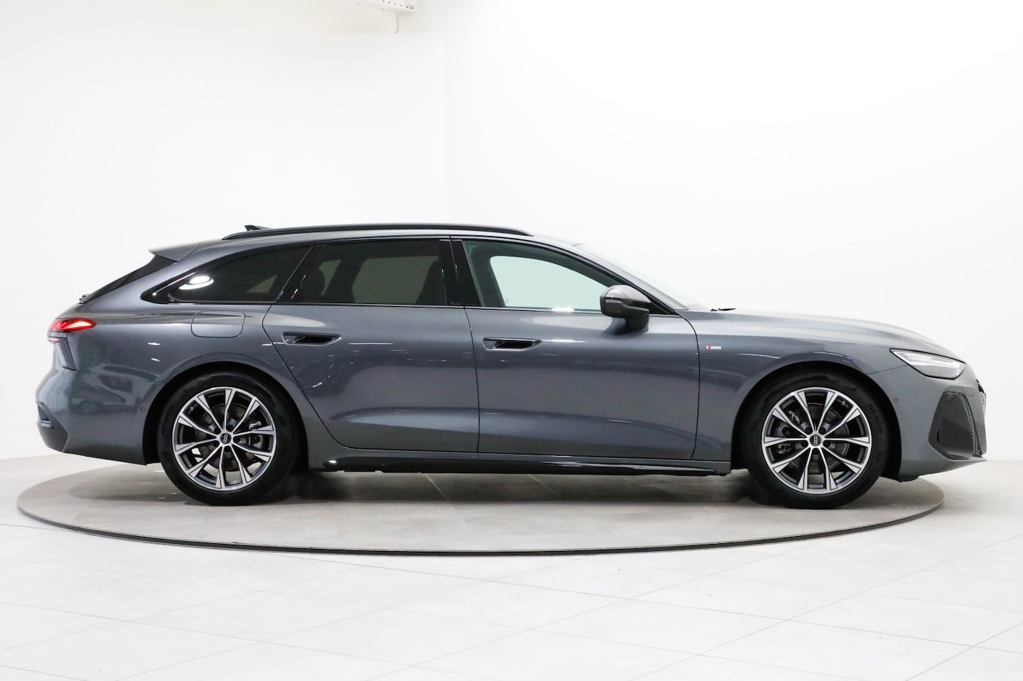 Bild über Audi A6 Avant TDI 150 kW S tronic - für weitere Informationen kontaktieren Sie den Audi Partner