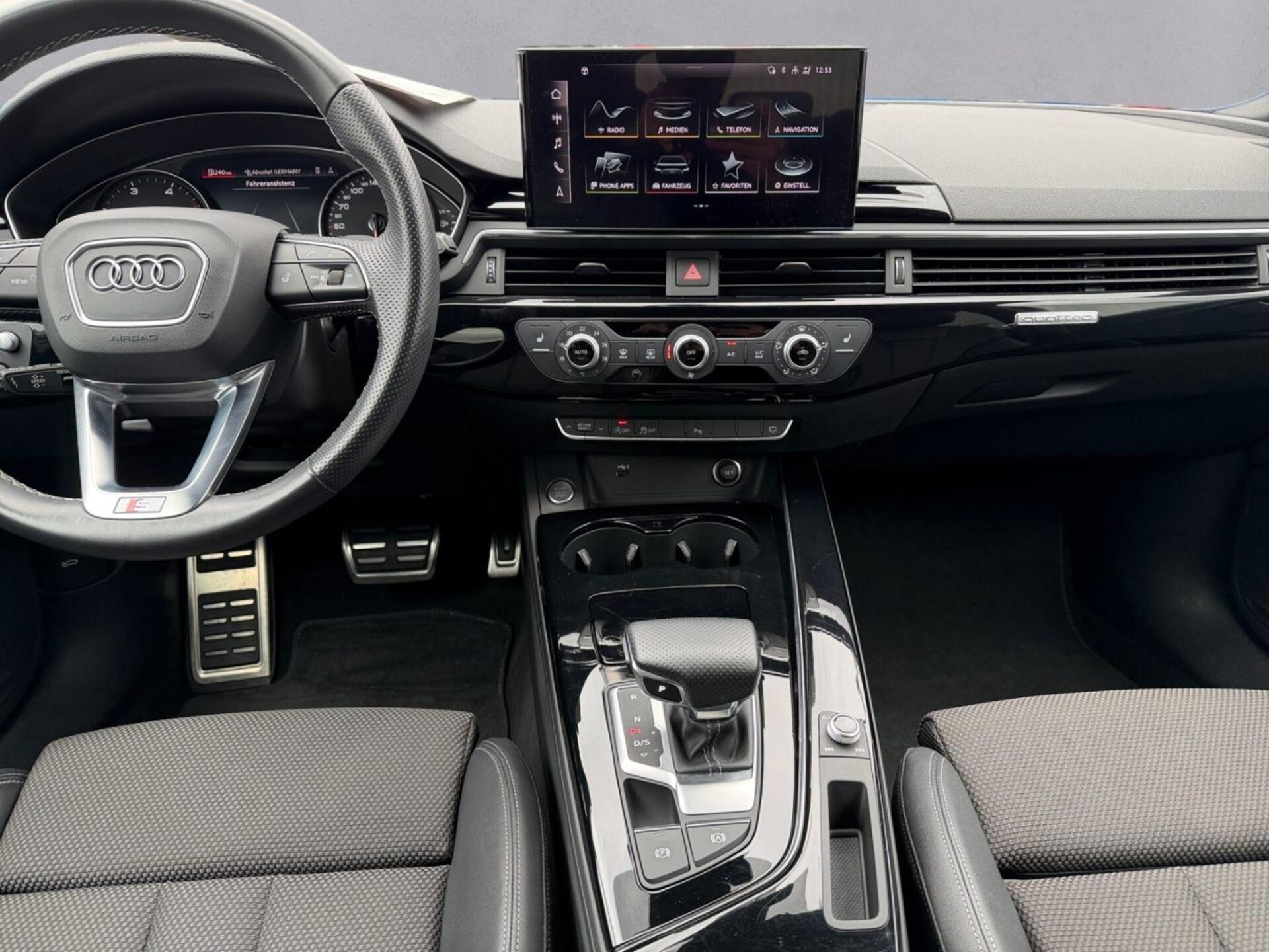 Audi A4 Avant S line