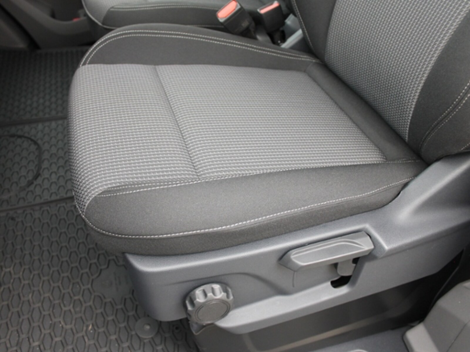 Volkswagen Transporter Kombi kurzer Radstand – Bild 7