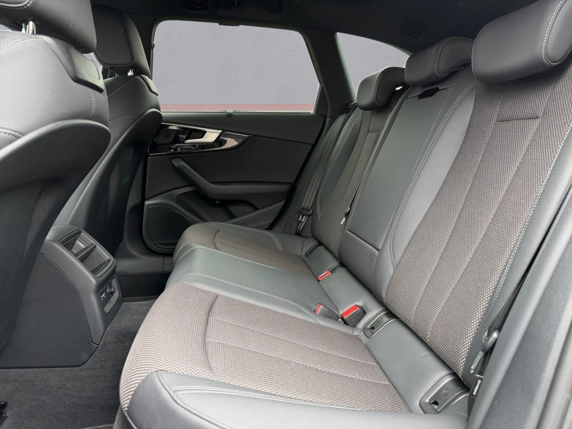 Audi A4 Avant S line