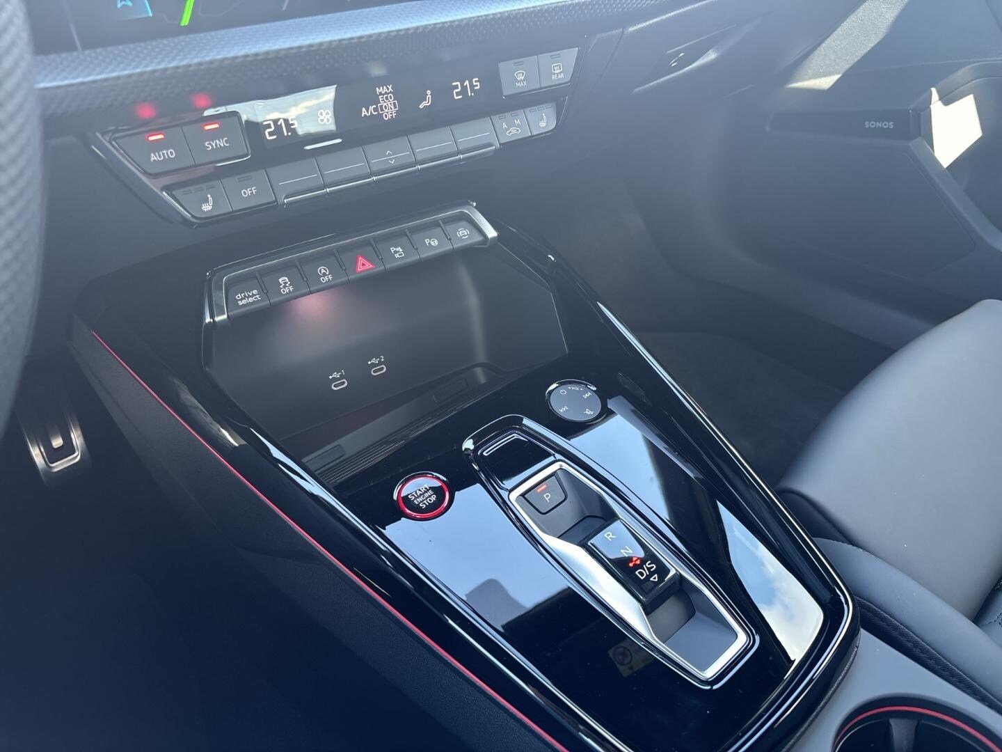 Bild über Audi RS 3 Sportback TFSI quattro S tronic - für weitere Informationen kontaktieren Sie den Audi Partner