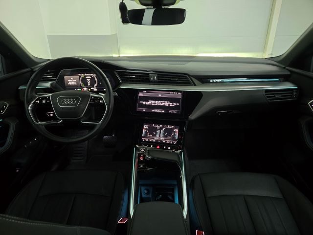 Audi Q8 e-tron 55 quattro kW 8