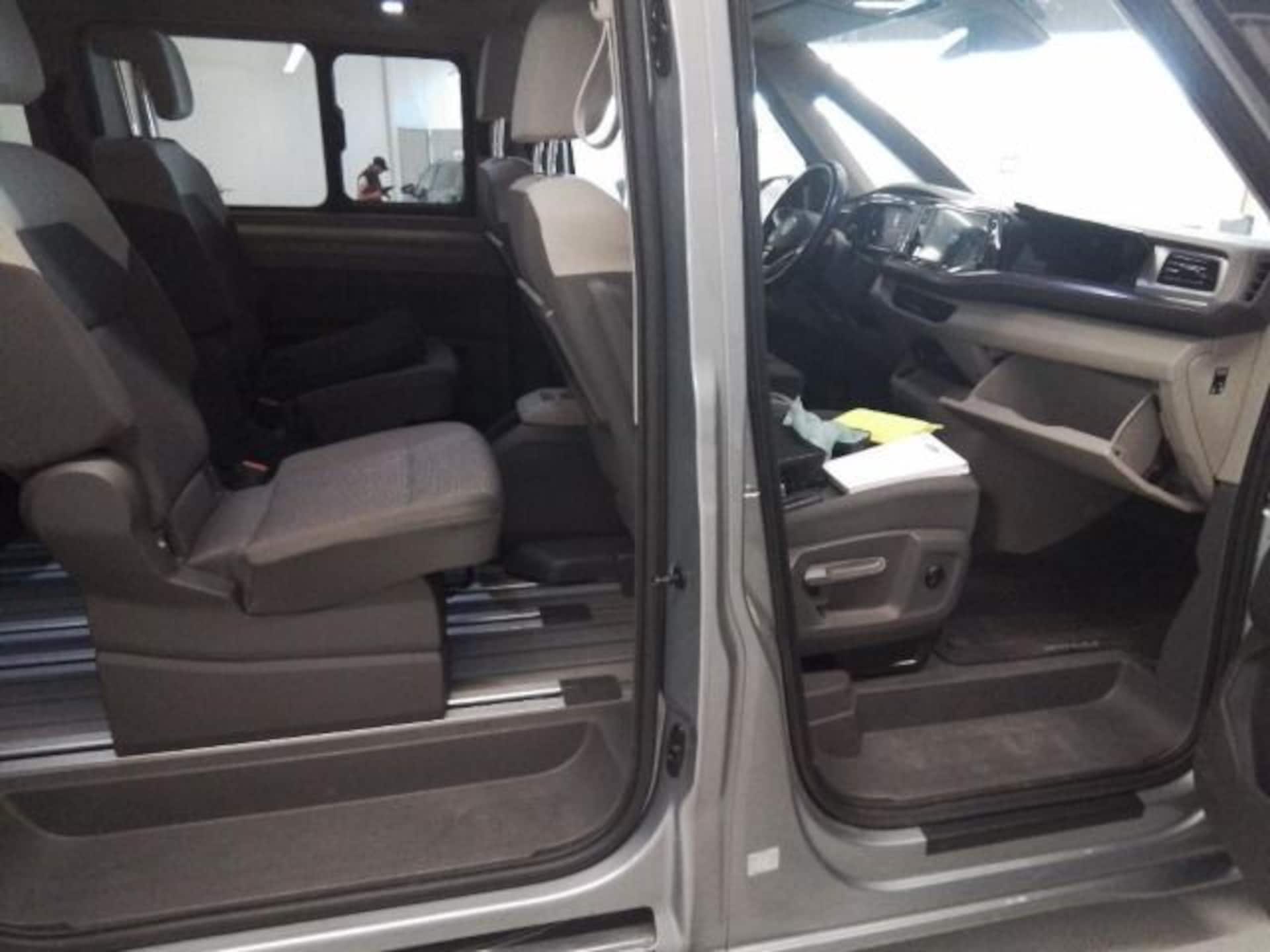 Volkswagen Multivan Langversion Basis-Modell