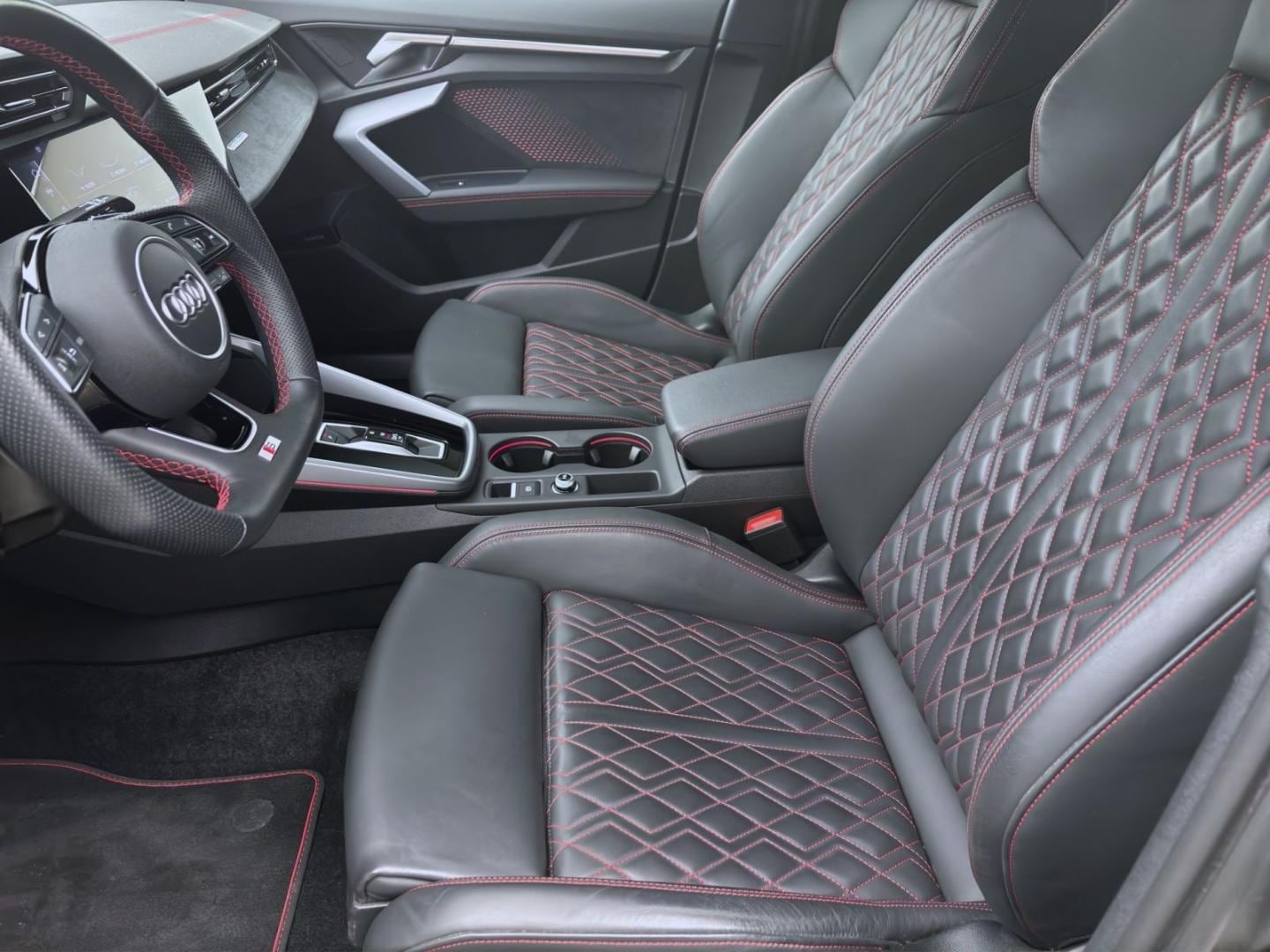 Bild über Audi S3 Sportback TFSI quattro S tronic - für weitere Informationen kontaktieren Sie den Audi Partner