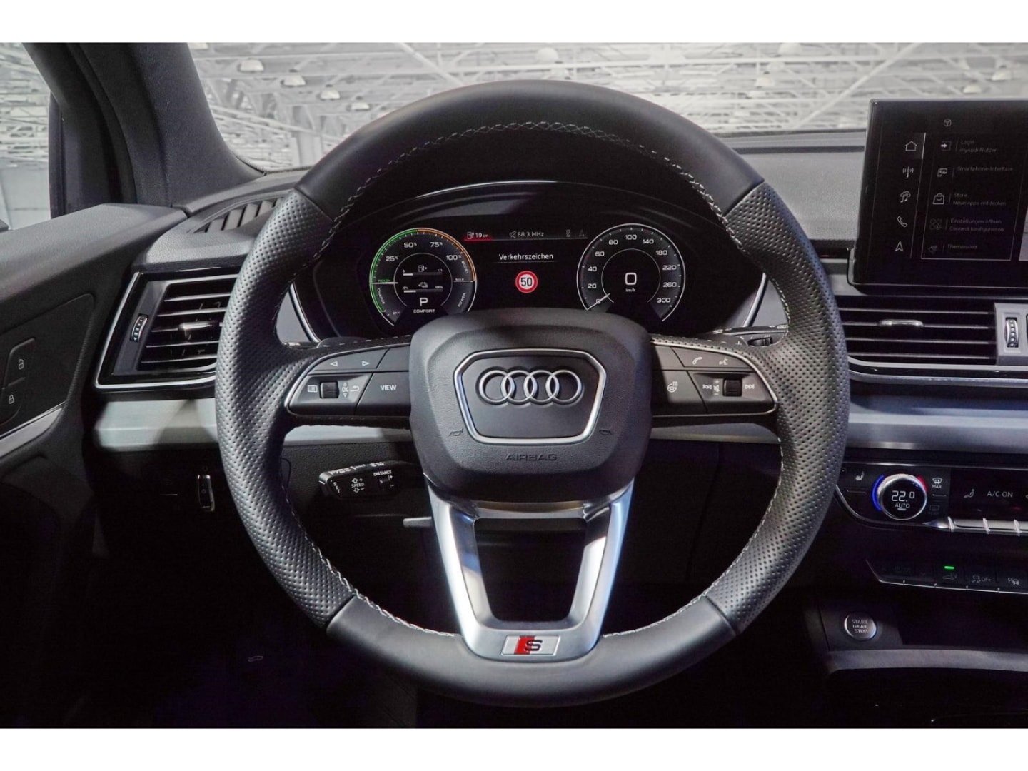 Bild über Audi Q5 TFSI e S line business 50 TFSI e quattro S tronic - für weitere Informationen kontaktieren Sie den Audi Partner