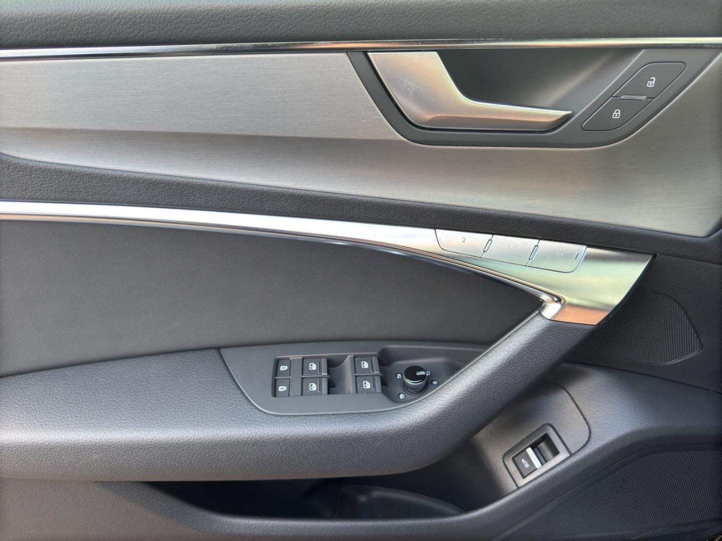 Bild über Audi S6 Avant TDI quattro tiptronic - für weitere Informationen kontaktieren Sie den Audi Partner