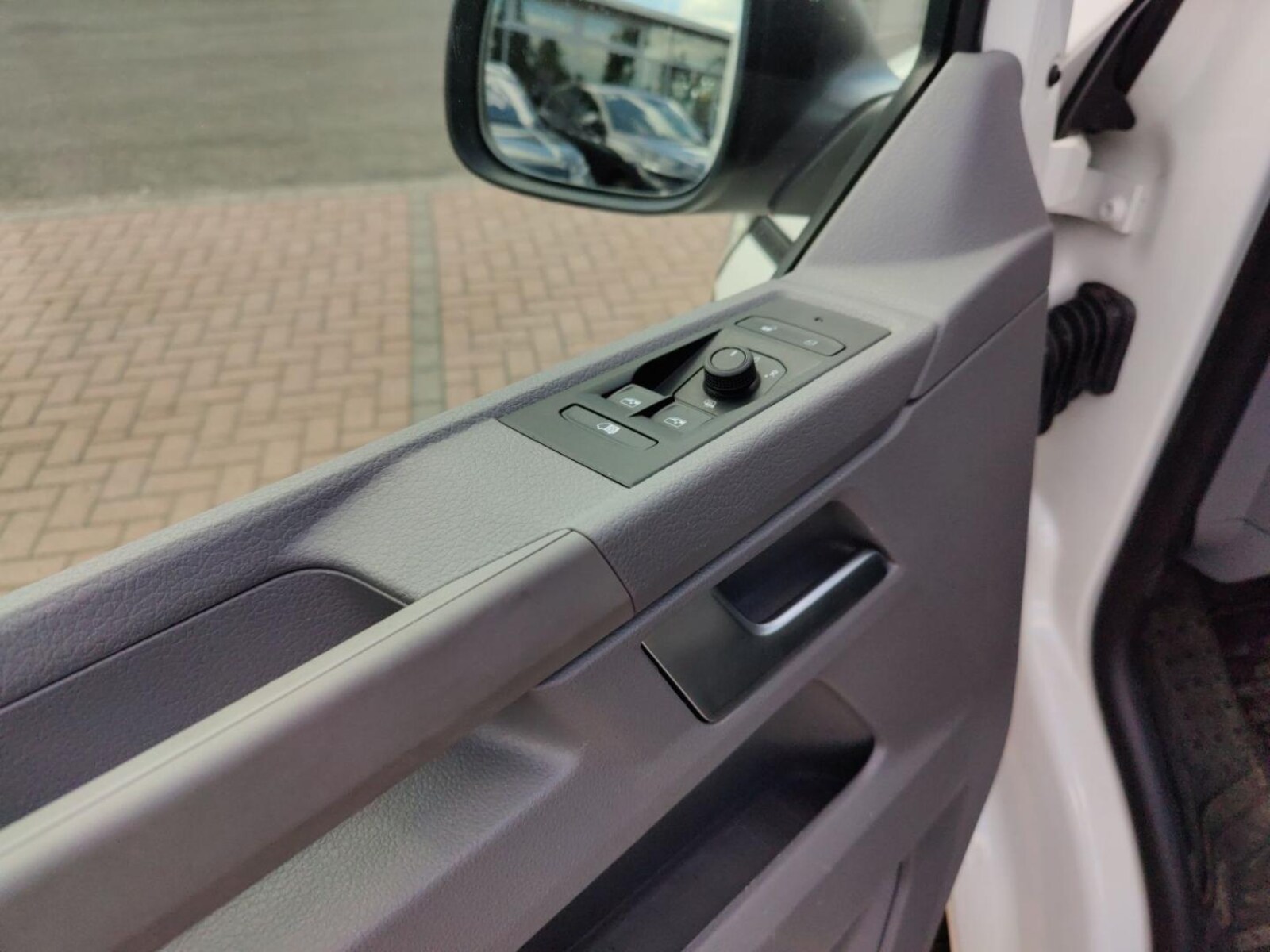 Volkswagen T6.1 Transporter Kasten langer Radstand – Bild 3