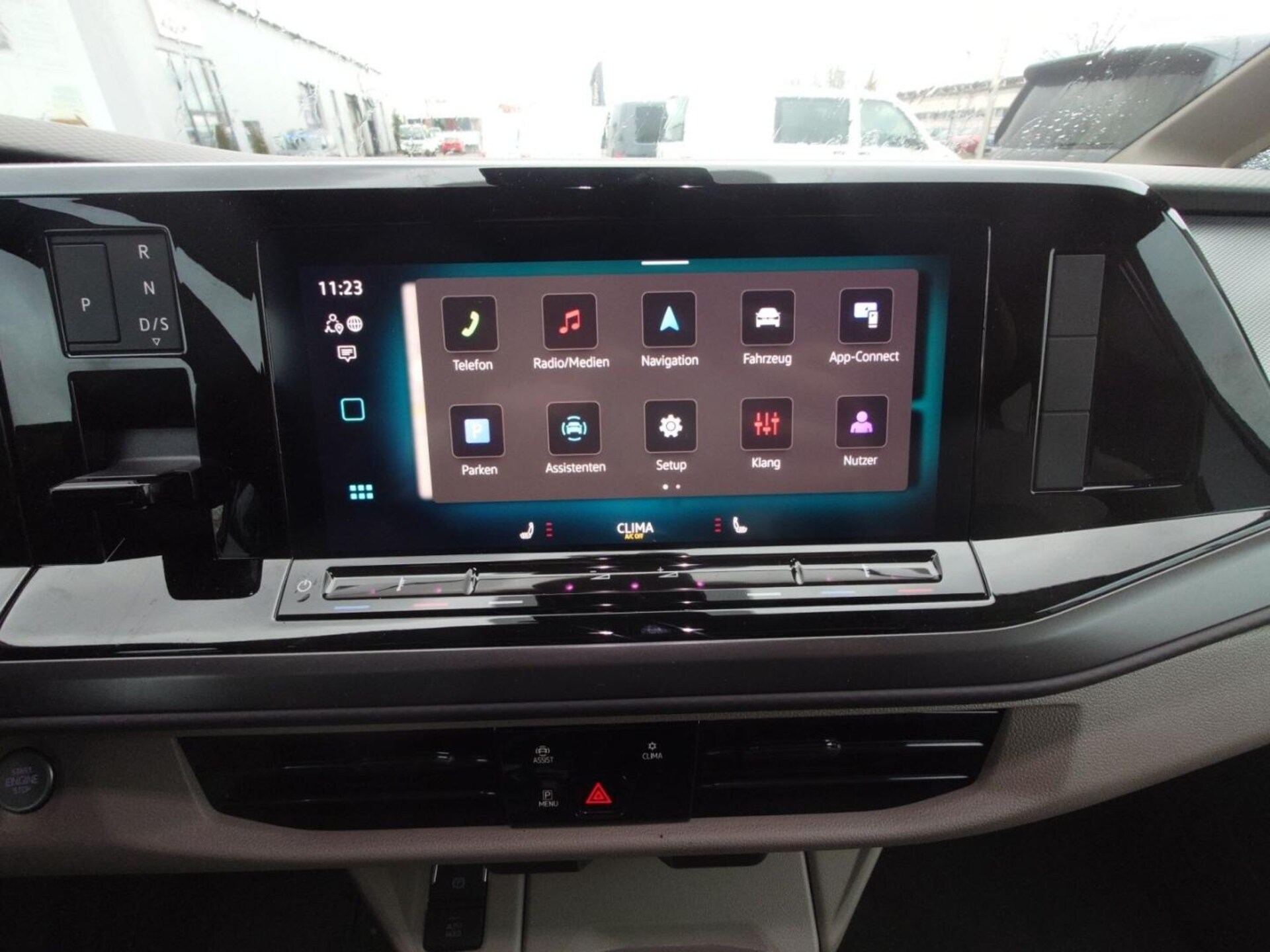 Volkswagen Multivan Langversion Basis-Modell