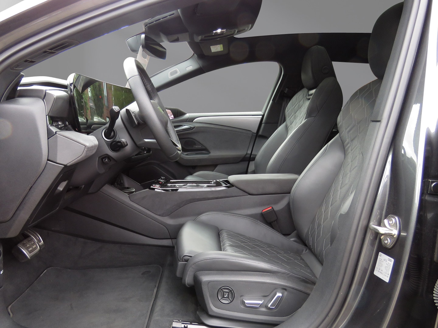 Bild über Audi S6 Avant e-tron edition one grey e-tron - für weitere Informationen kontaktieren Sie den Audi Partner