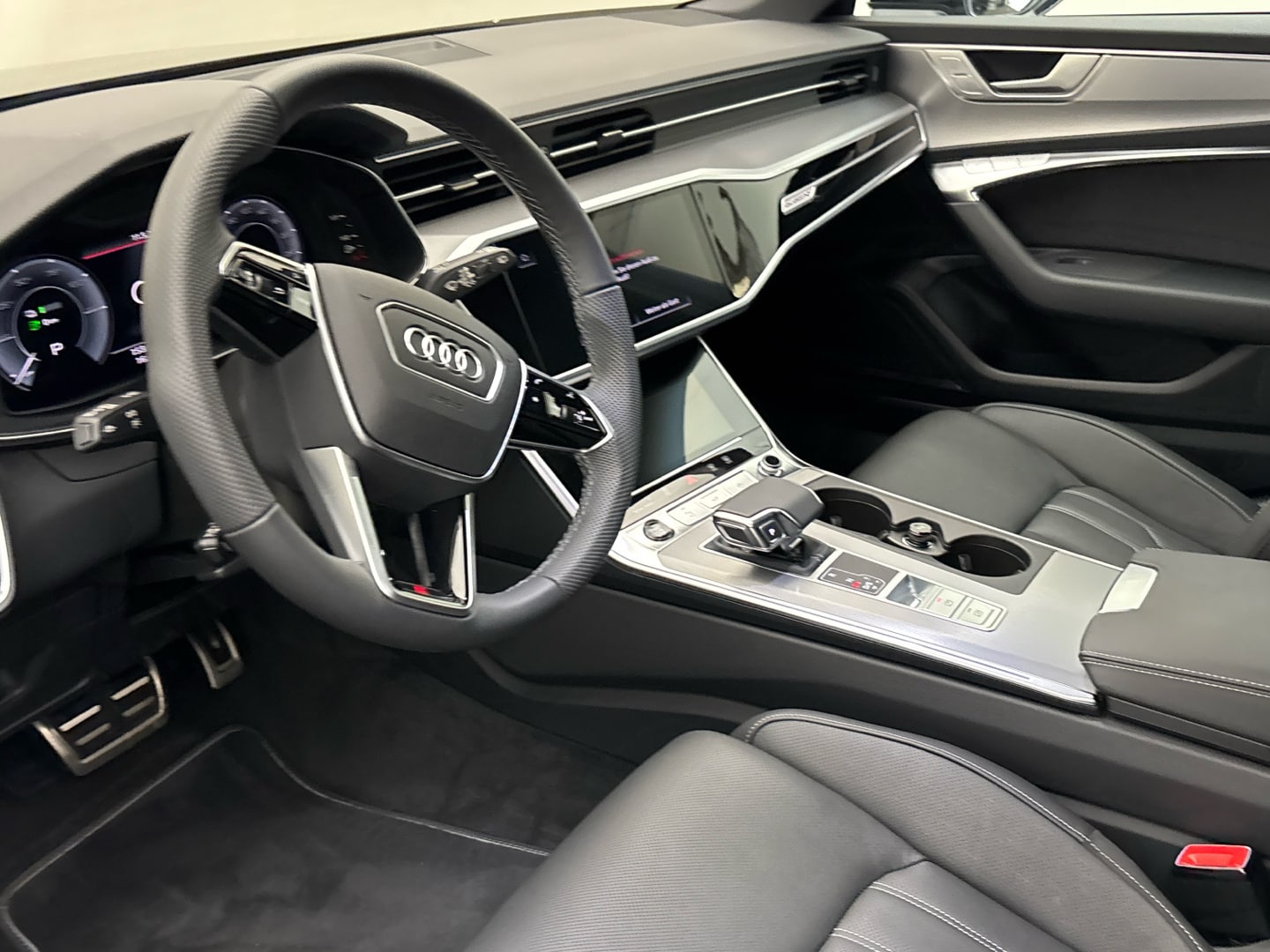 Bild über Audi A6 Avant TFSI e advanced 50 TFSI e quattro S tronic - für weitere Informationen kontaktieren Sie den Audi Partner