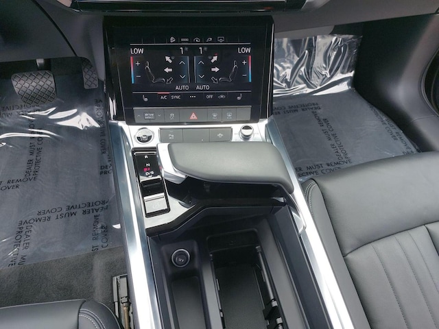 2024 Audi Q8 e-tron Premium - Photo 22