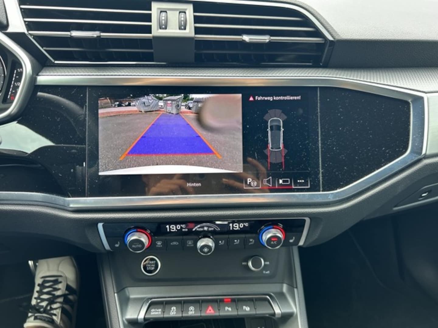 Bild über Audi Q3 S line 40 TDI quattro S tronic - für weitere Informationen kontaktieren Sie den Audi Partner
