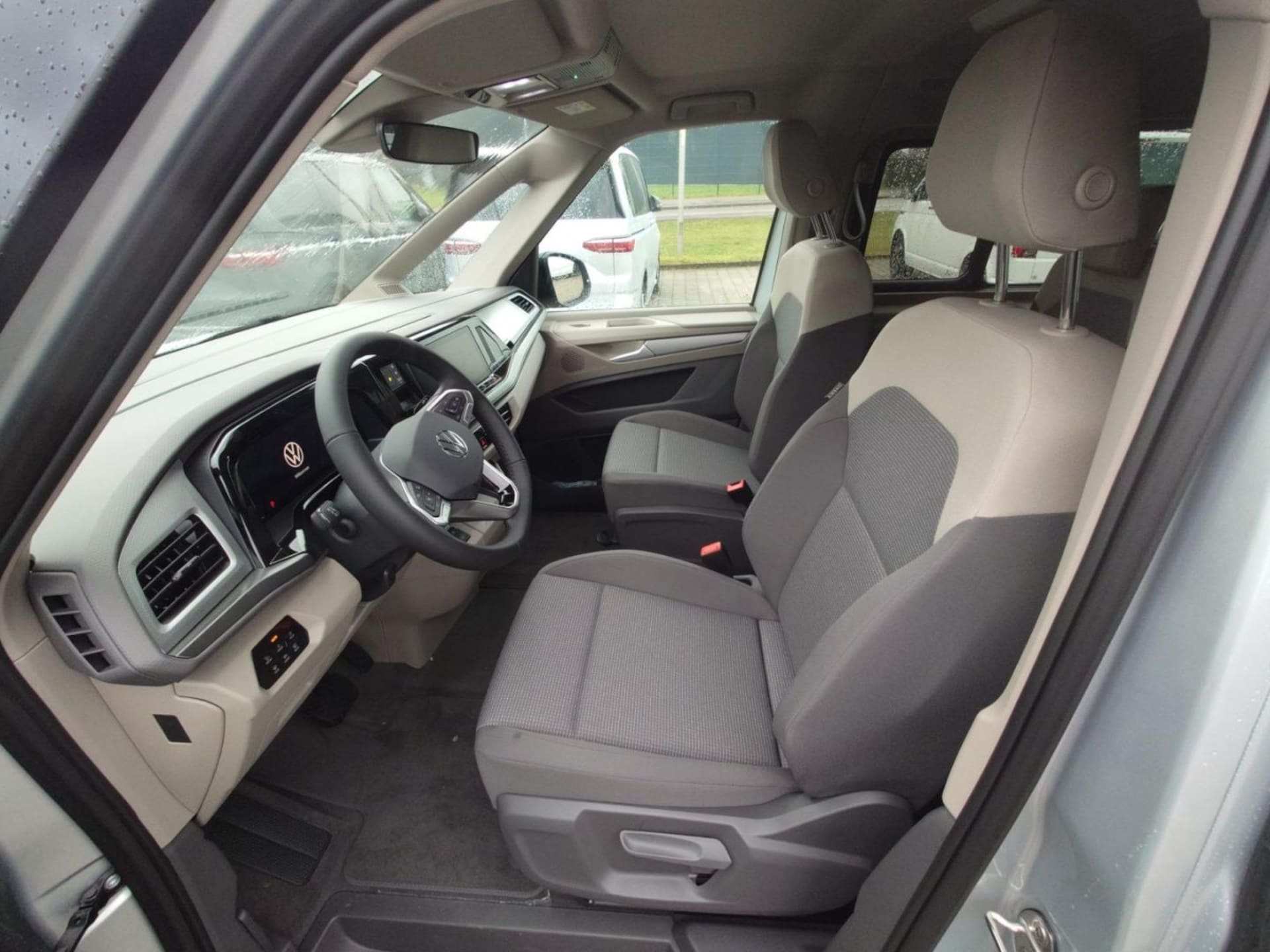 Volkswagen Multivan Langversion Basis-Modell
