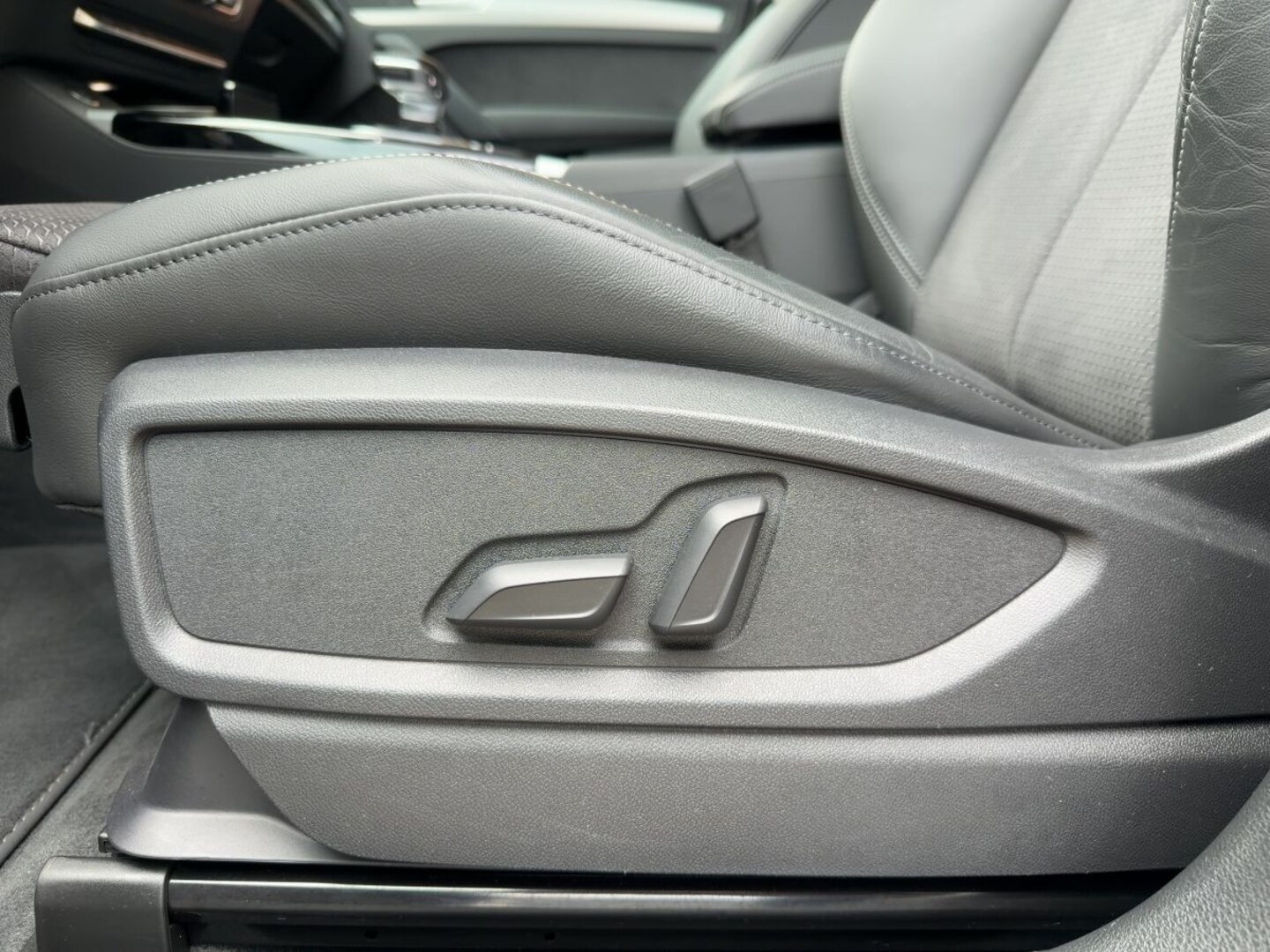 Bild über Audi Q5 Sportback 40 TDI quattro S tronic - für weitere Informationen kontaktieren Sie den Audi Partner