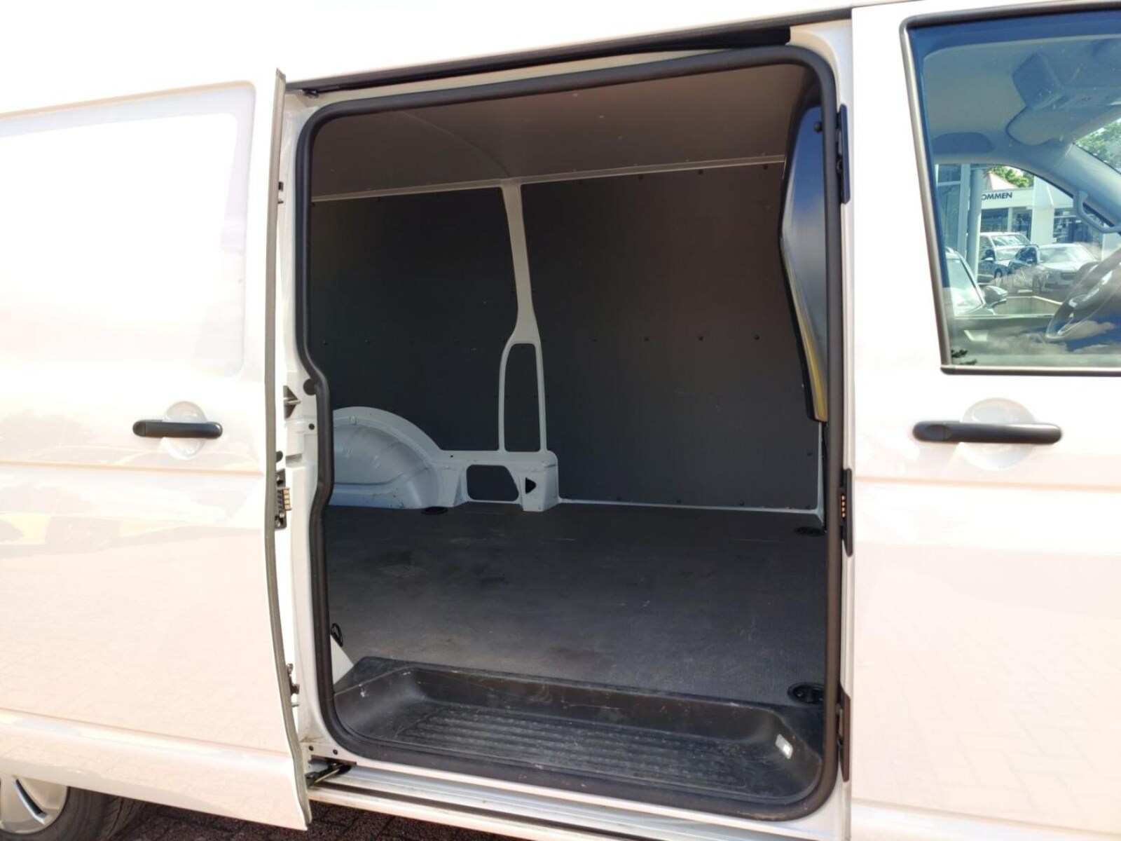 Volkswagen T6.1 Transporter Kasten langer Radstand – Bild 14