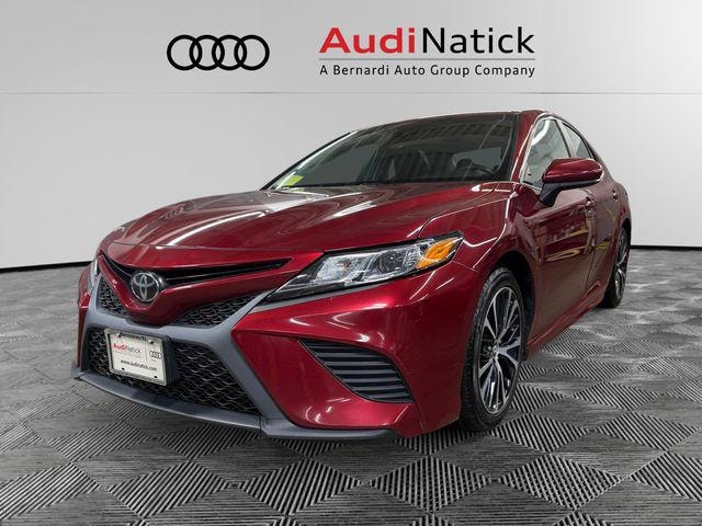 2018 Toyota Camry SE FWD photo
