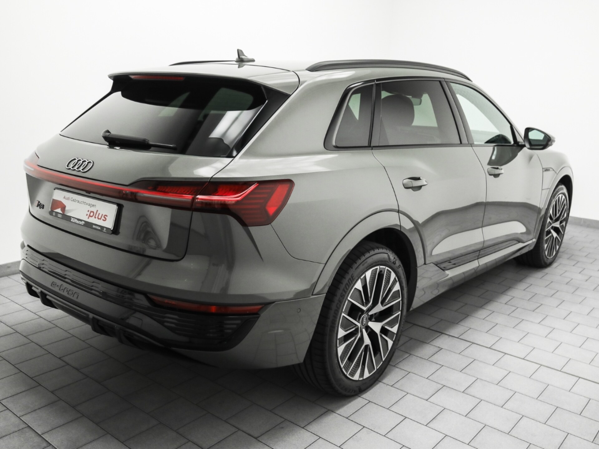 Audi Q8 e-tron S line